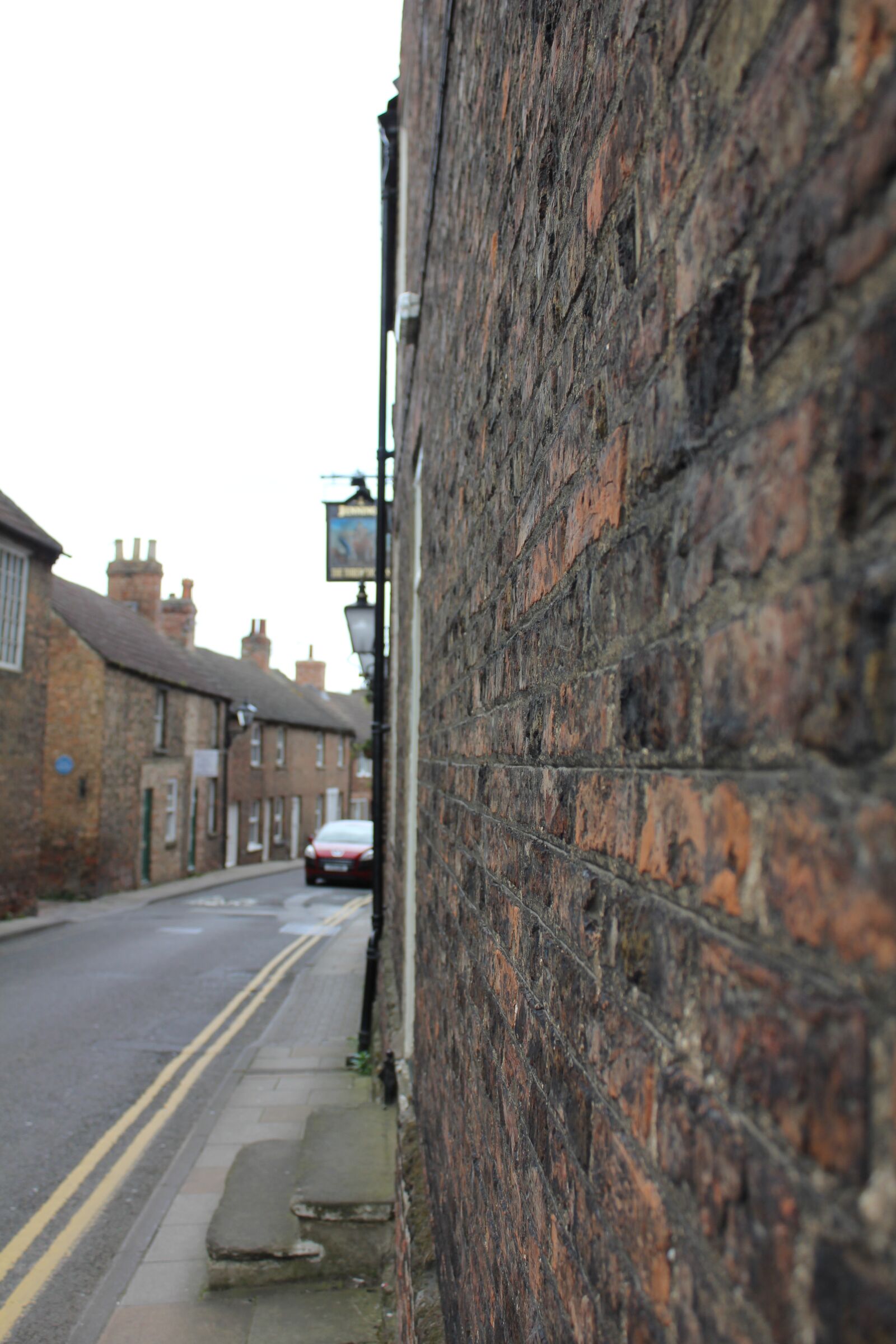 Canon EOS 550D (EOS Rebel T2i / EOS Kiss X4) sample photo. England, brick, street photography