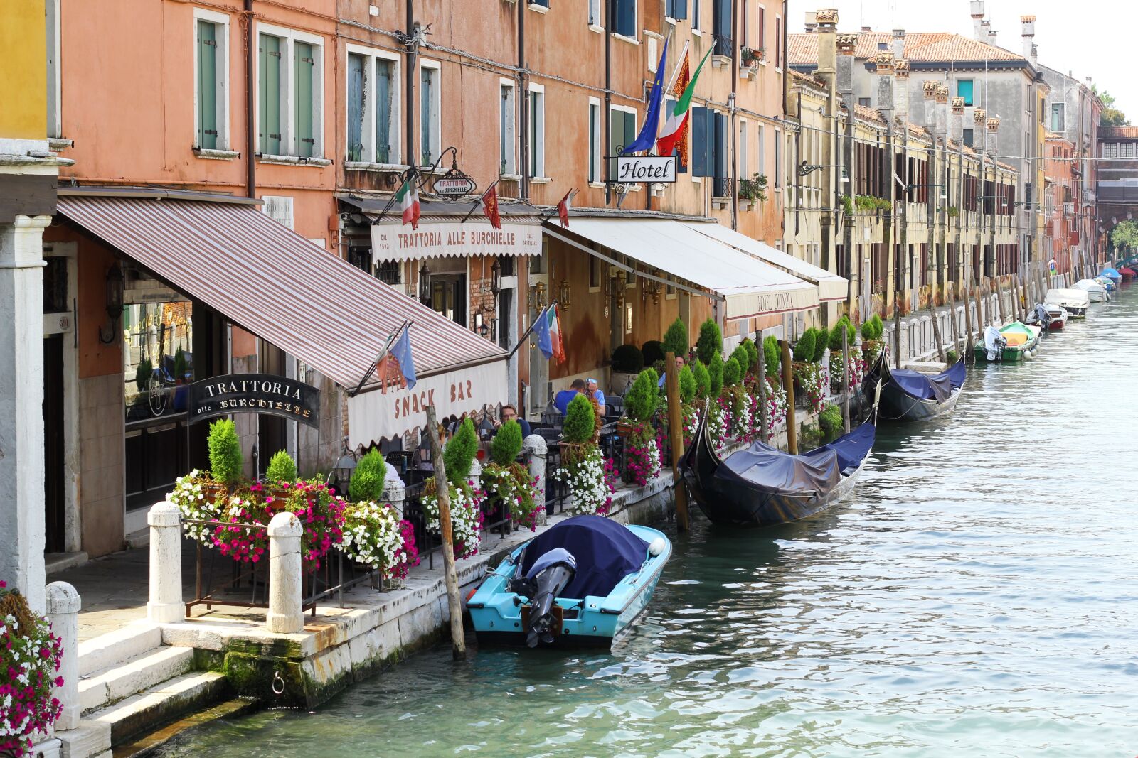 Canon EOS 60D + Canon EF 50mm F1.8 II sample photo. Venice, water, boat photography