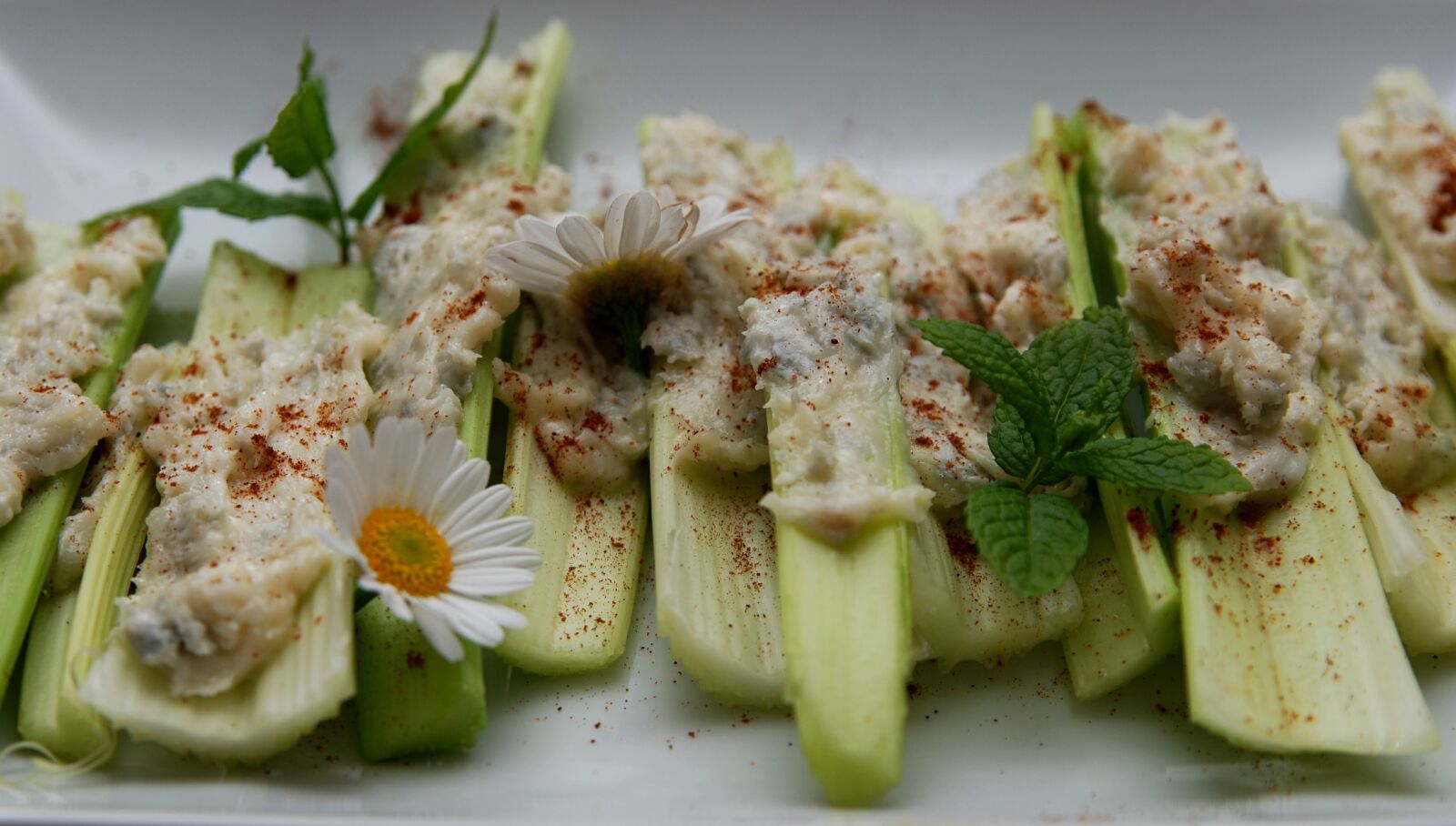 Nikon D80 sample photo. Celery, vegetables, appetizer photography