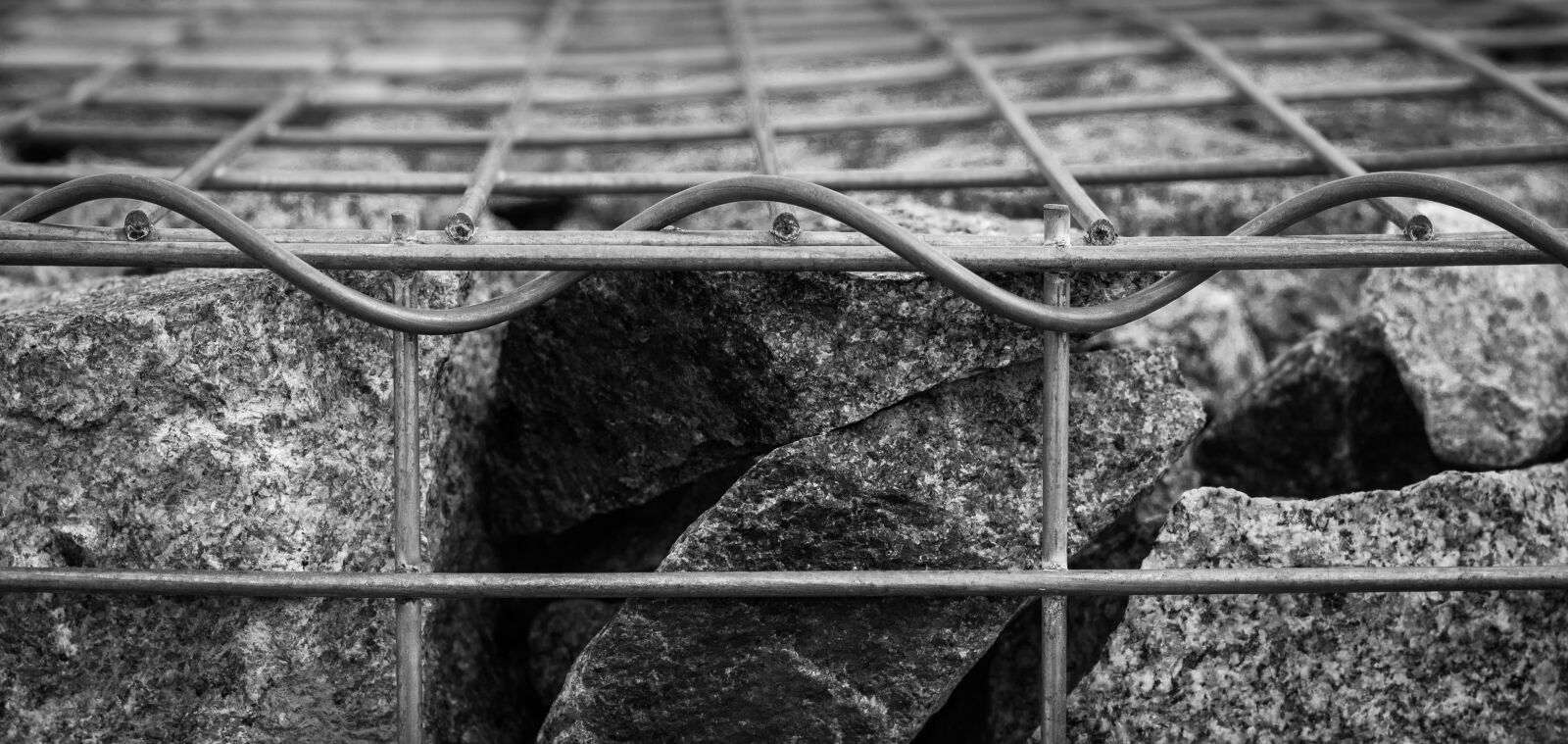 Canon EOS 700D (EOS Rebel T5i / EOS Kiss X7i) sample photo. Cage, stones, grid photography
