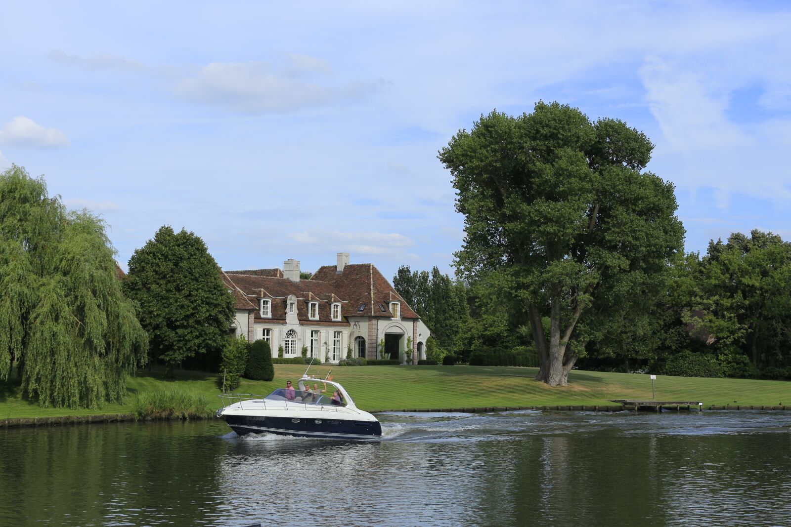 Canon EOS 650D (EOS Rebel T4i / EOS Kiss X6i) sample photo. Leie, river, boat photography