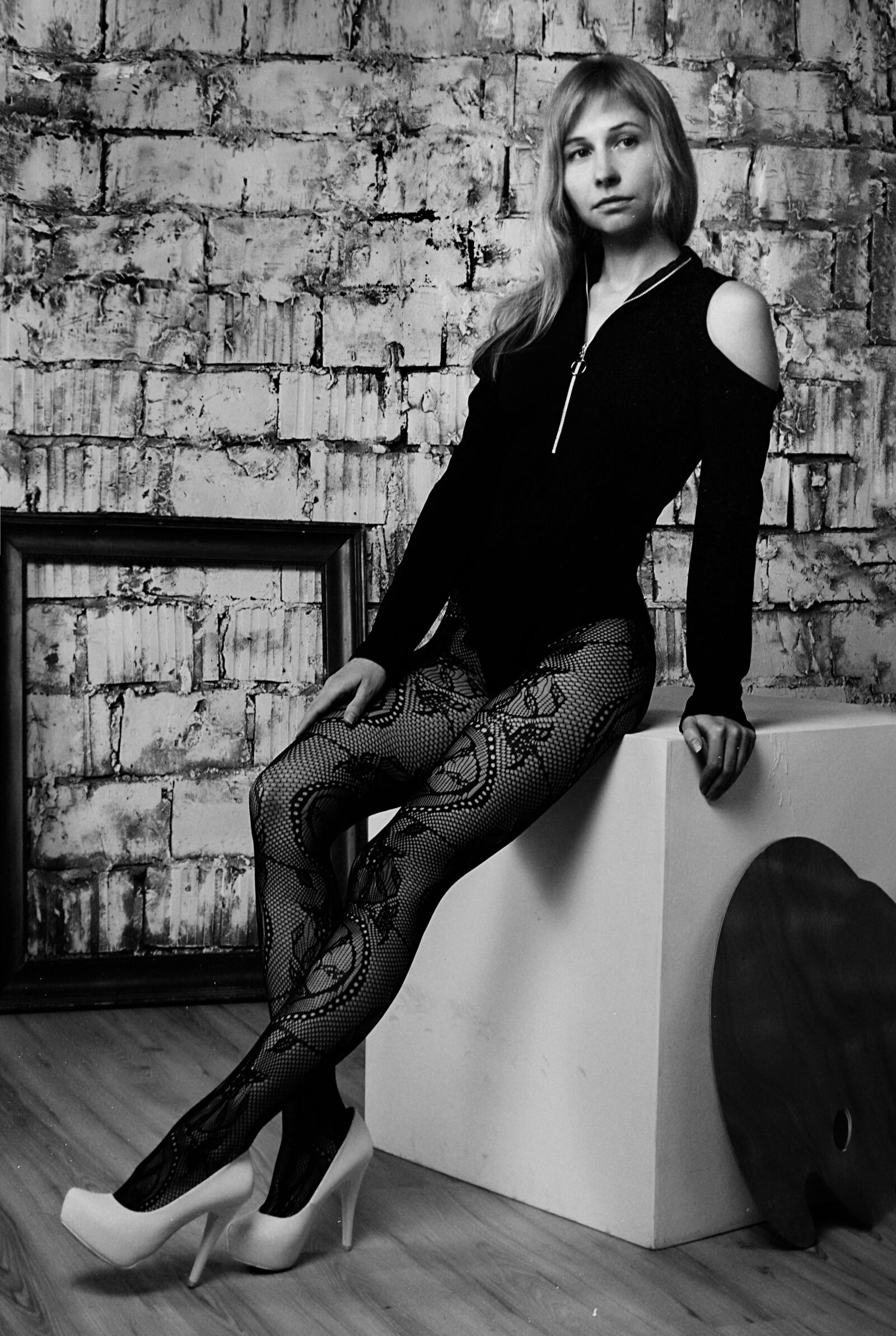 Canon EOS 5D Mark II sample photo. Legs, tights, lace photography