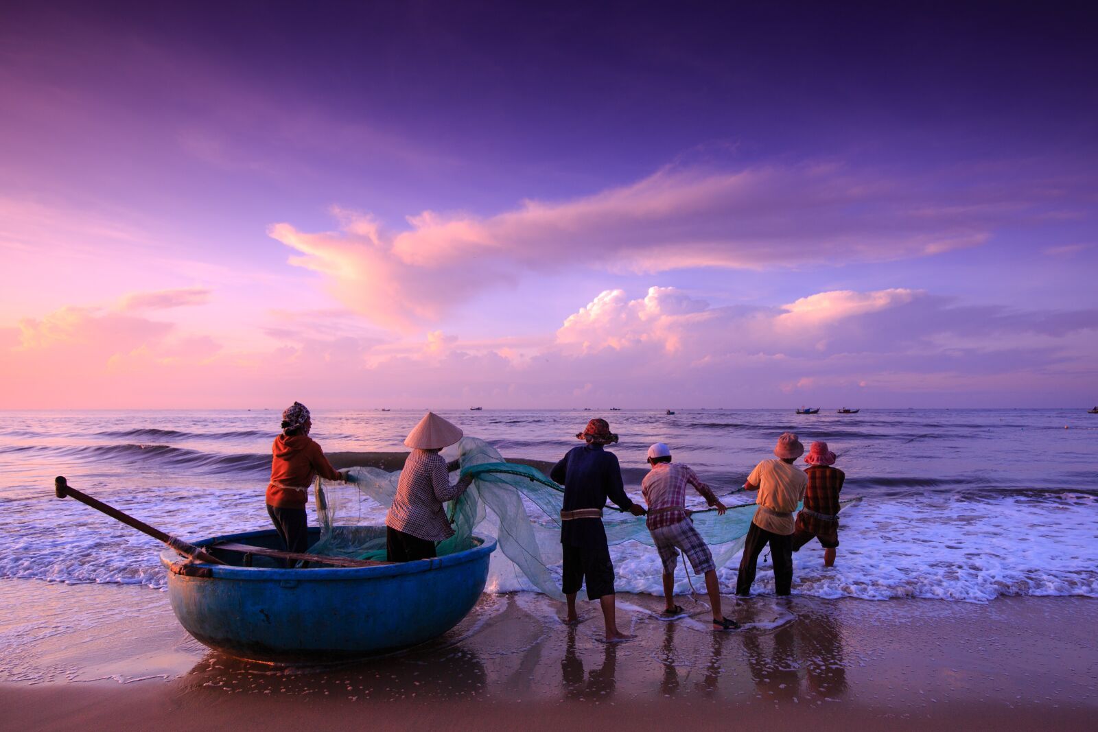 Canon EOS 5D Mark III sample photo. The fishermen, vietnam, fishing photography
