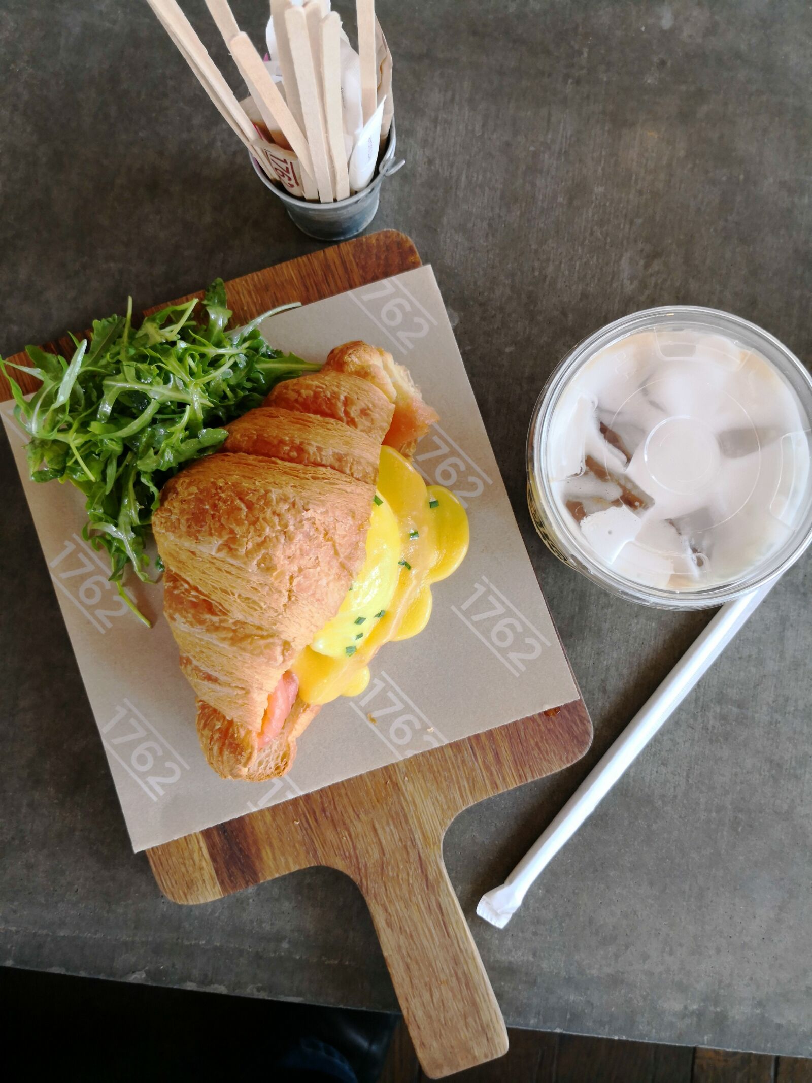 HUAWEI Mate 10 sample photo. Croissant, poached eggs, lunch photography