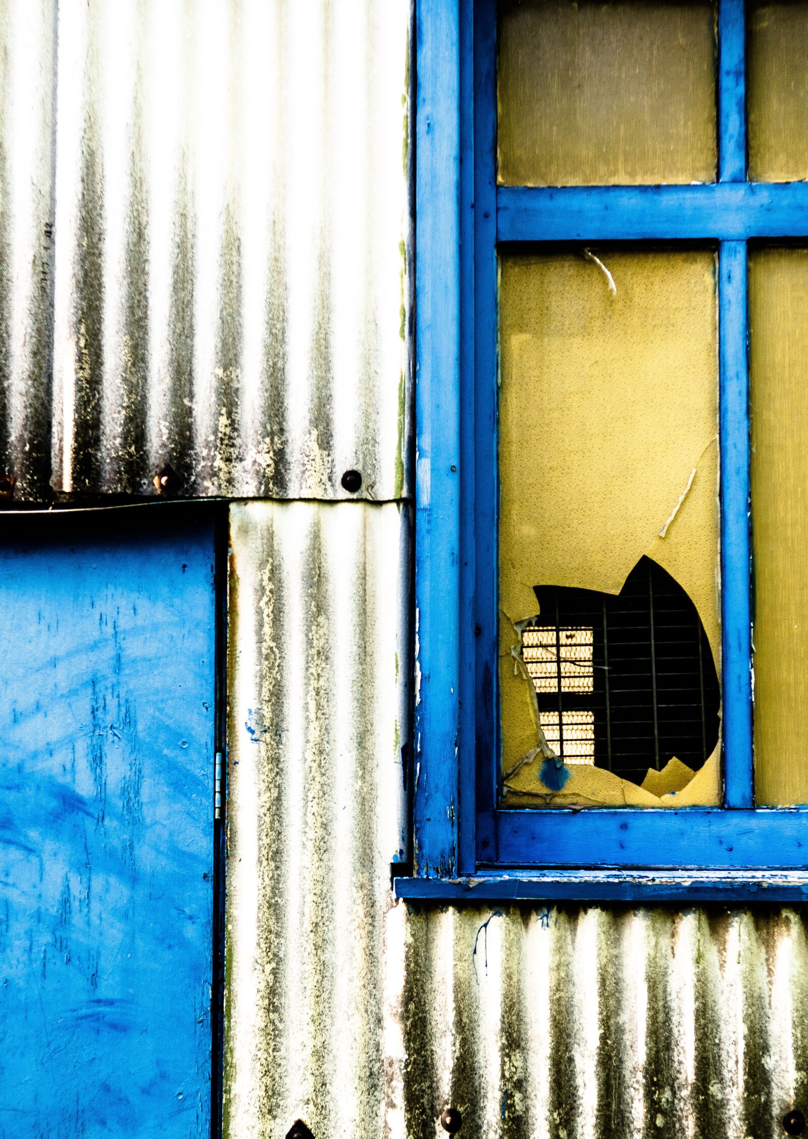 Nikon D7000 sample photo. Broken glass, colorful, house photography