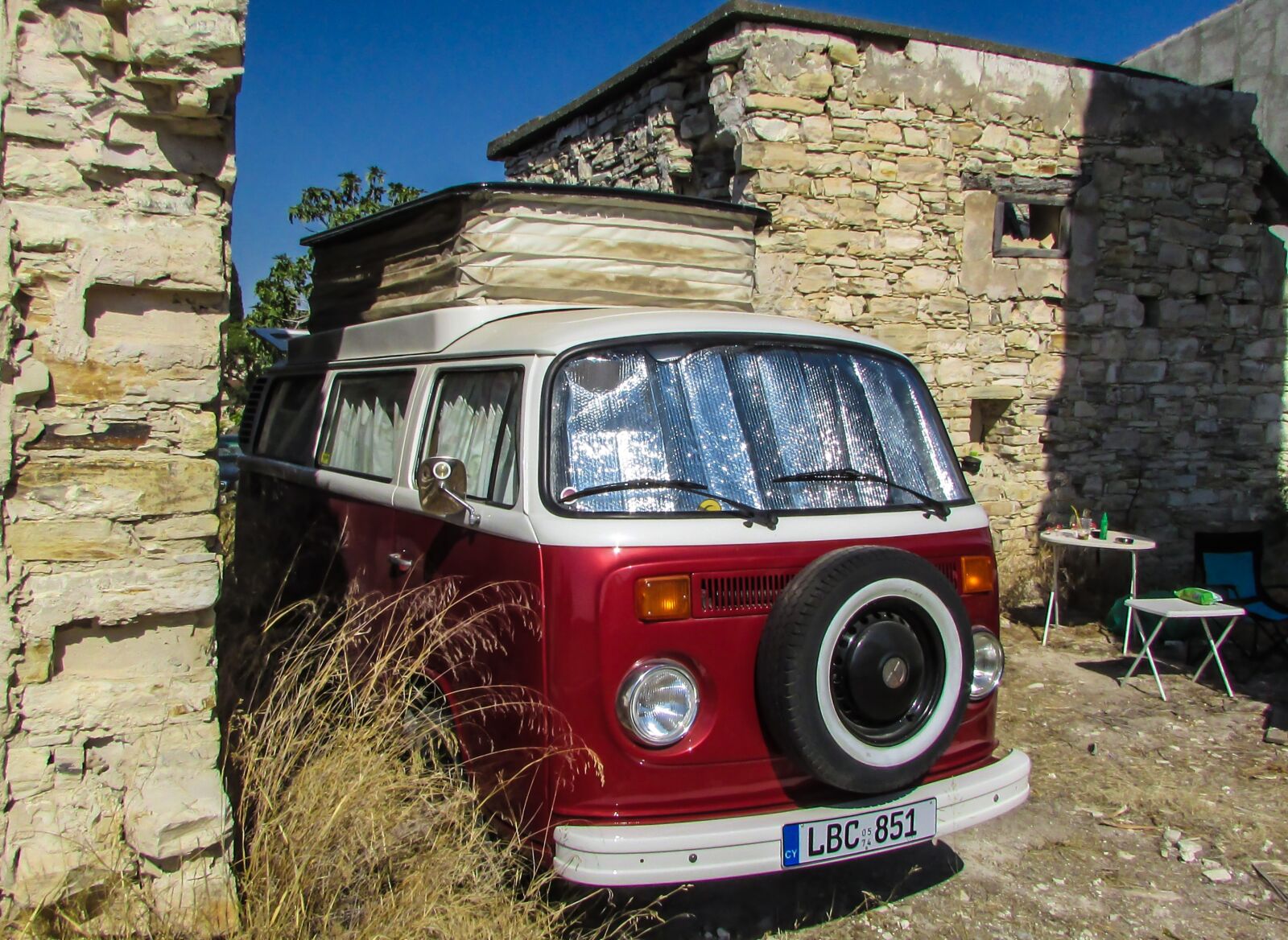 Canon PowerShot SX400 IS sample photo. Caravan, red, old house photography
