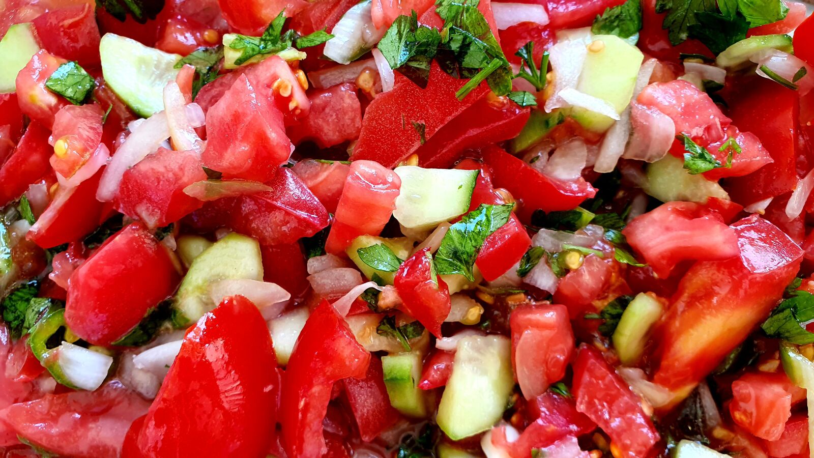 Samsung Galaxy S10e sample photo. Salad, tomato, onion photography