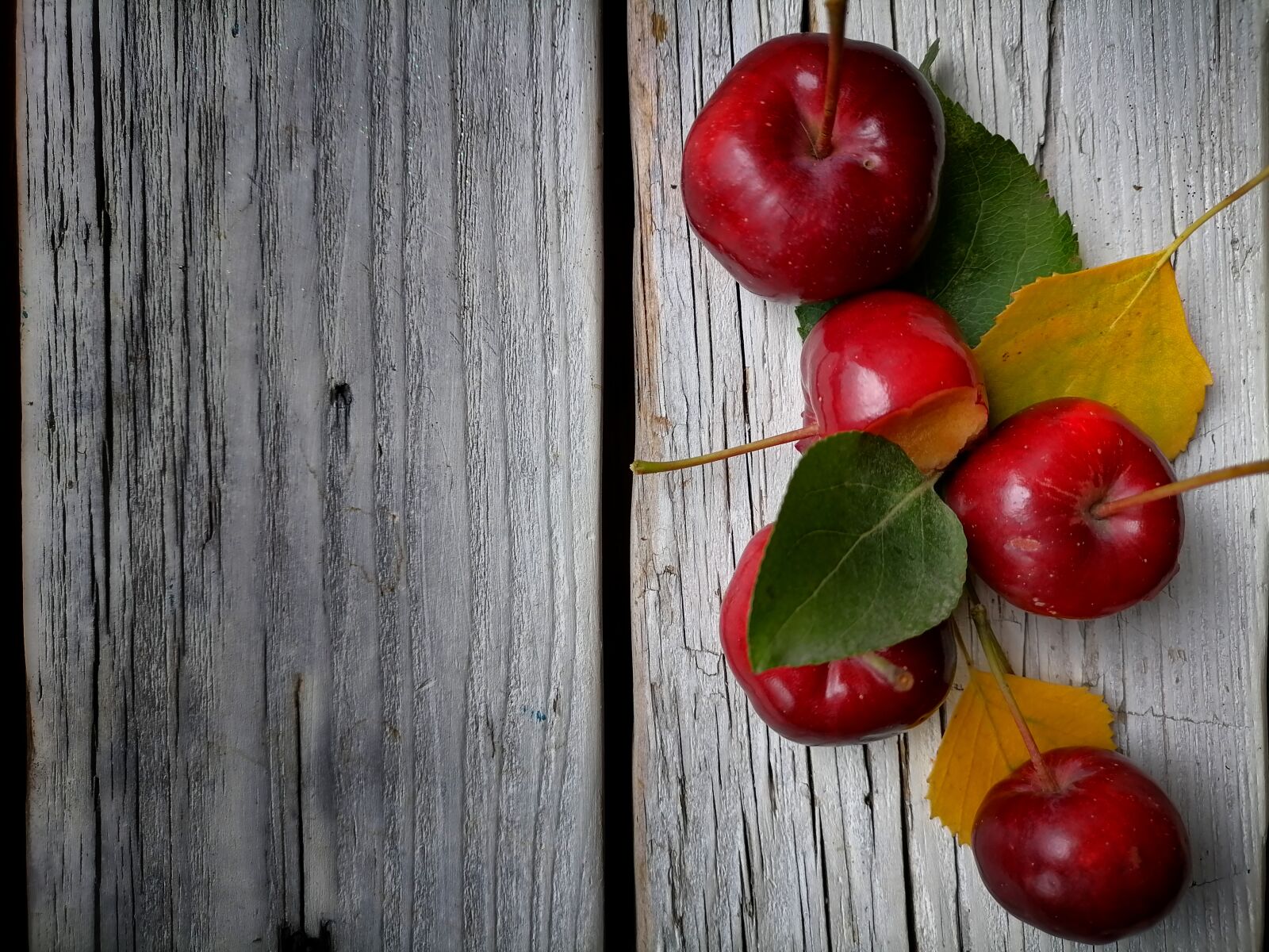 HUAWEI ART-L29 sample photo. Autumn, small apples, leaves photography