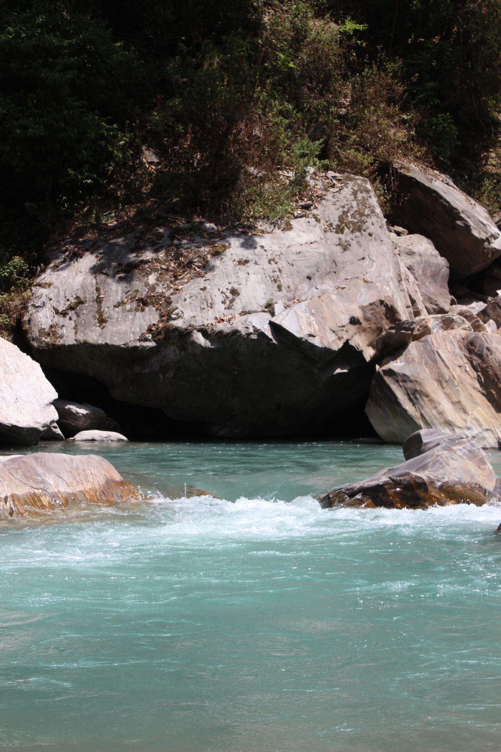 Canon EOS 600D (Rebel EOS T3i / EOS Kiss X5) sample photo. Water, rock, river photography