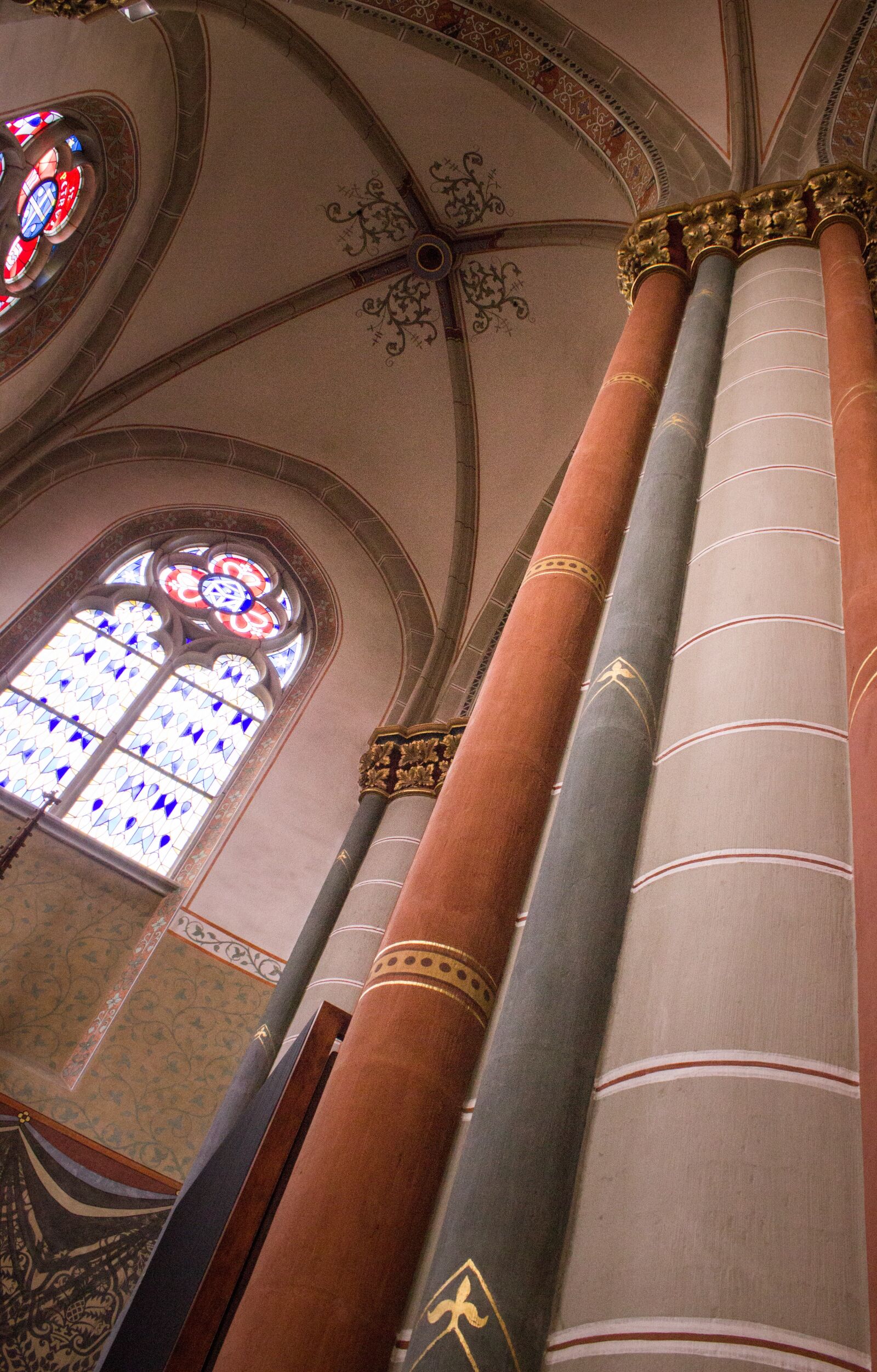 Canon EOS 600D (Rebel EOS T3i / EOS Kiss X5) sample photo. Architecture, church, pillar photography