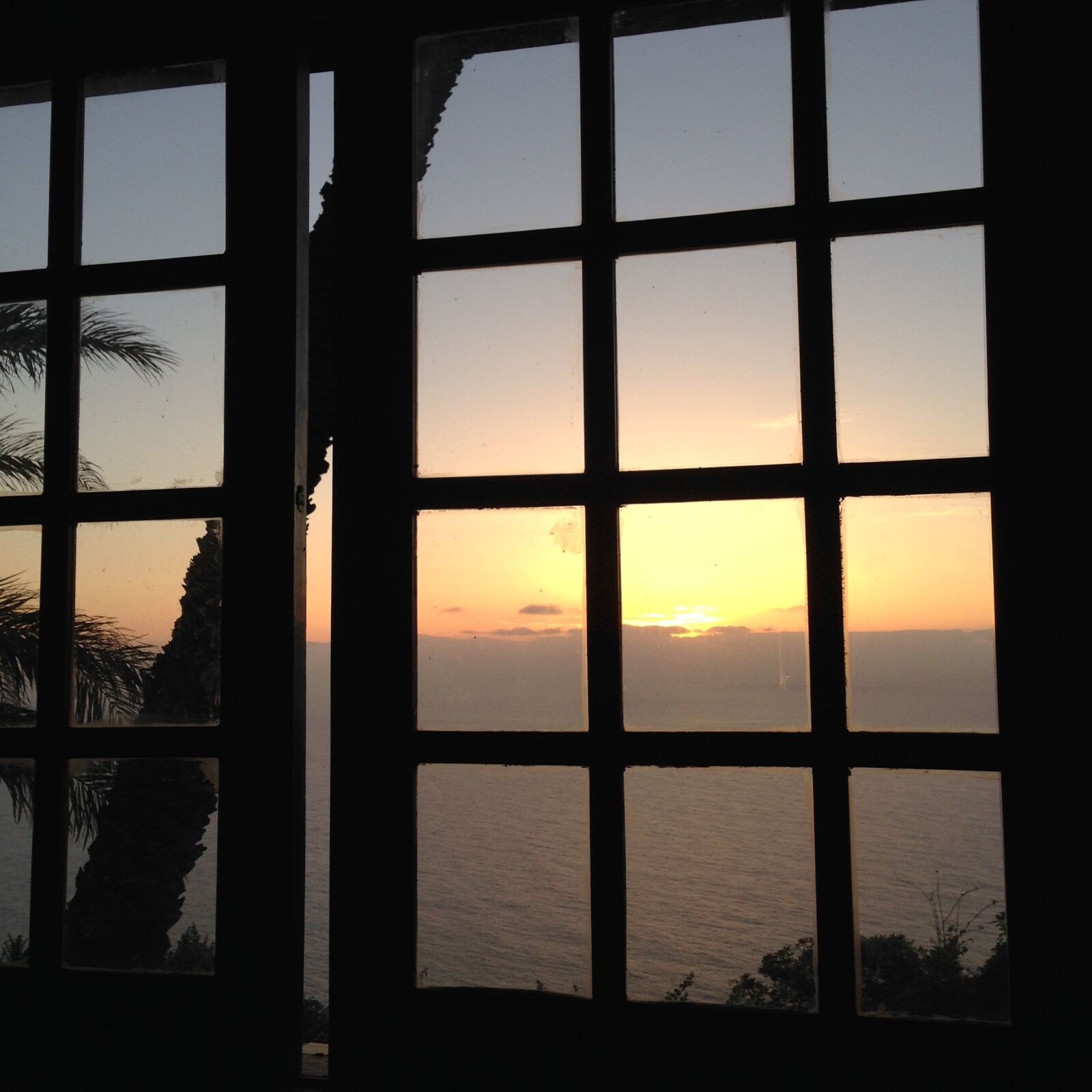 iPhone 5 back camera 4.12mm f/2.4 sample photo. Sunset, view, window photography