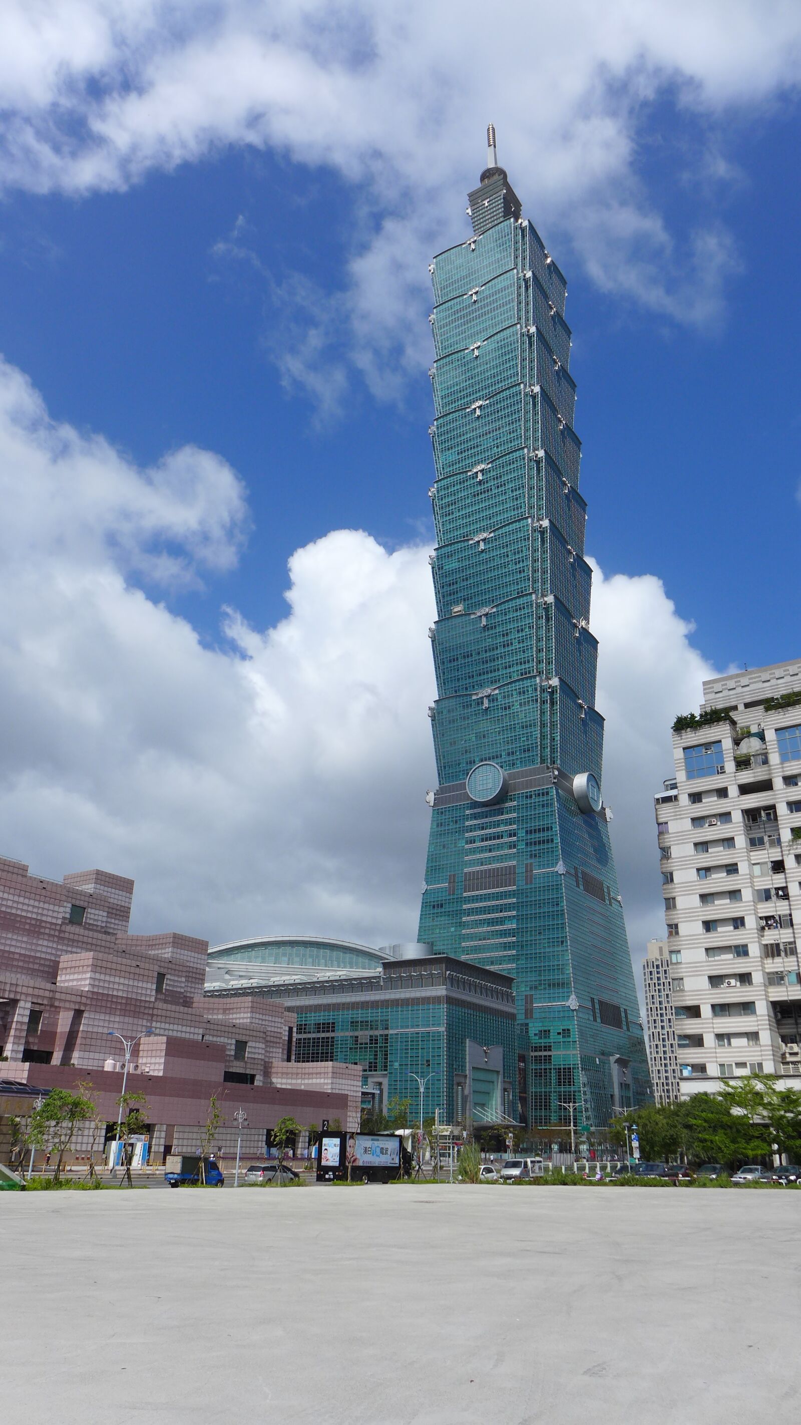 Panasonic Lumix DMC-LX7 sample photo. Taipei 101, city, tower photography