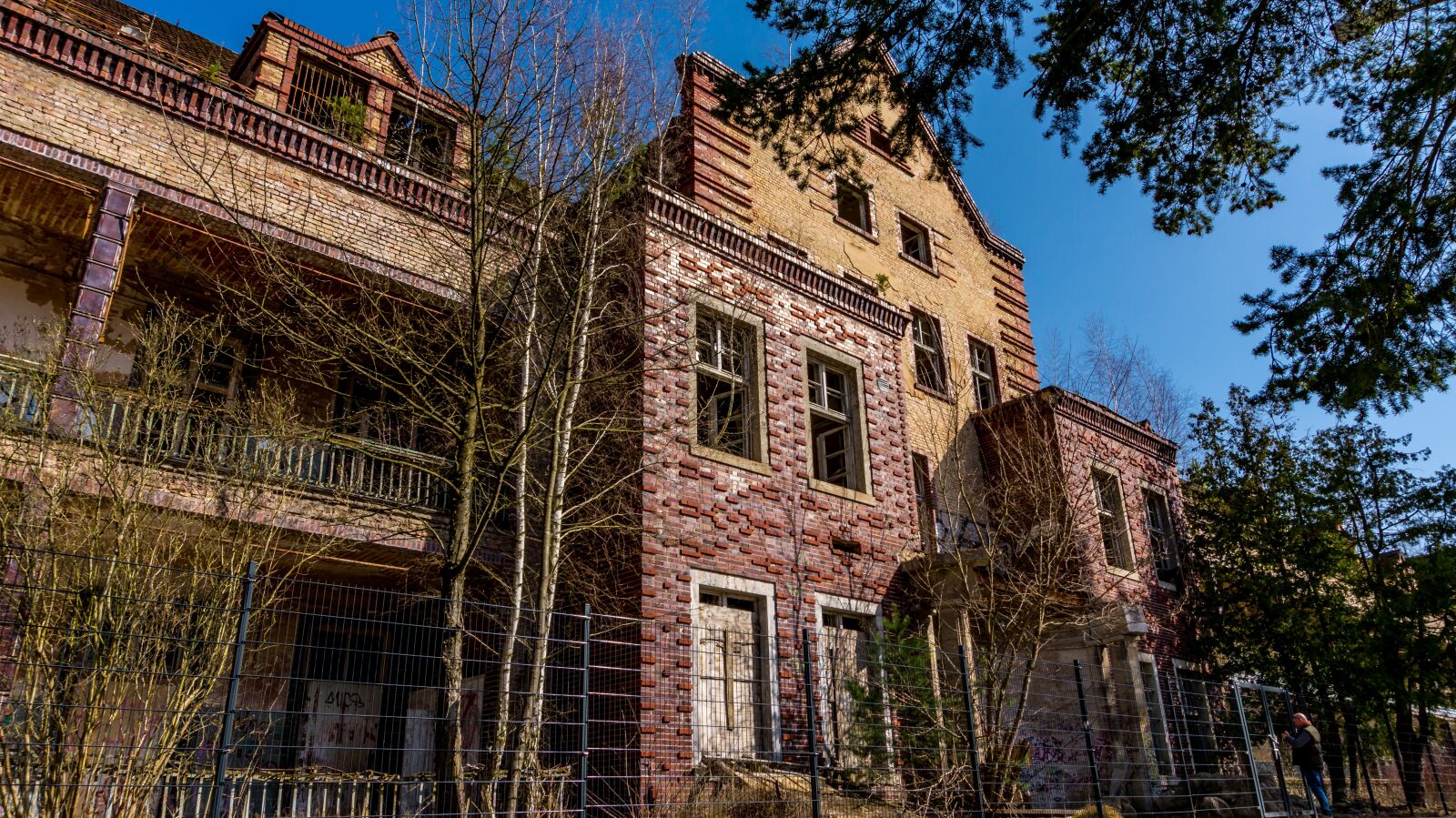 Sony Alpha a5000 (ILCE 5000) sample photo. Architecture, old, building photography