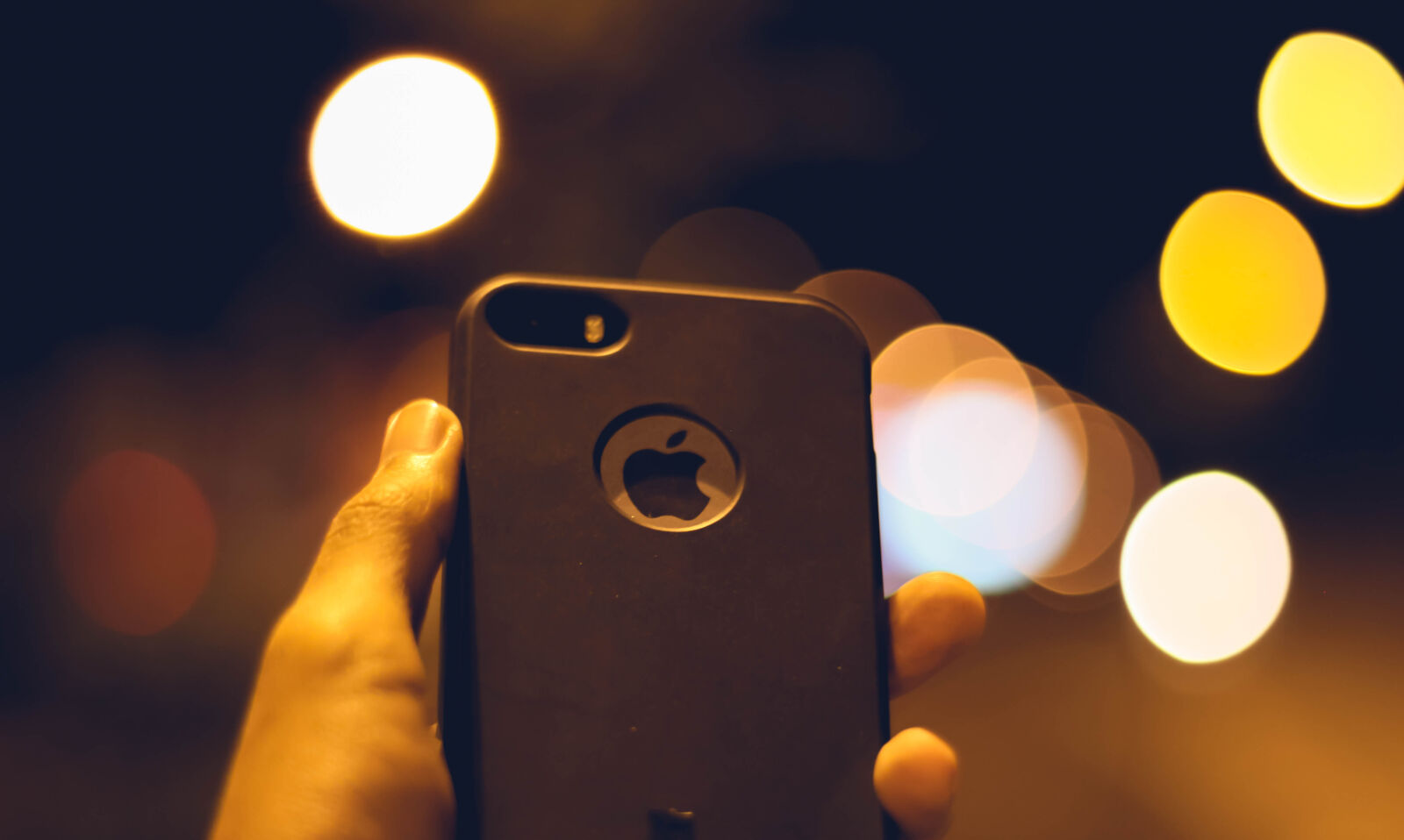 Yongnuo YN 50mm f/1.8 sample photo. Apple, apple, device, bokeh photography