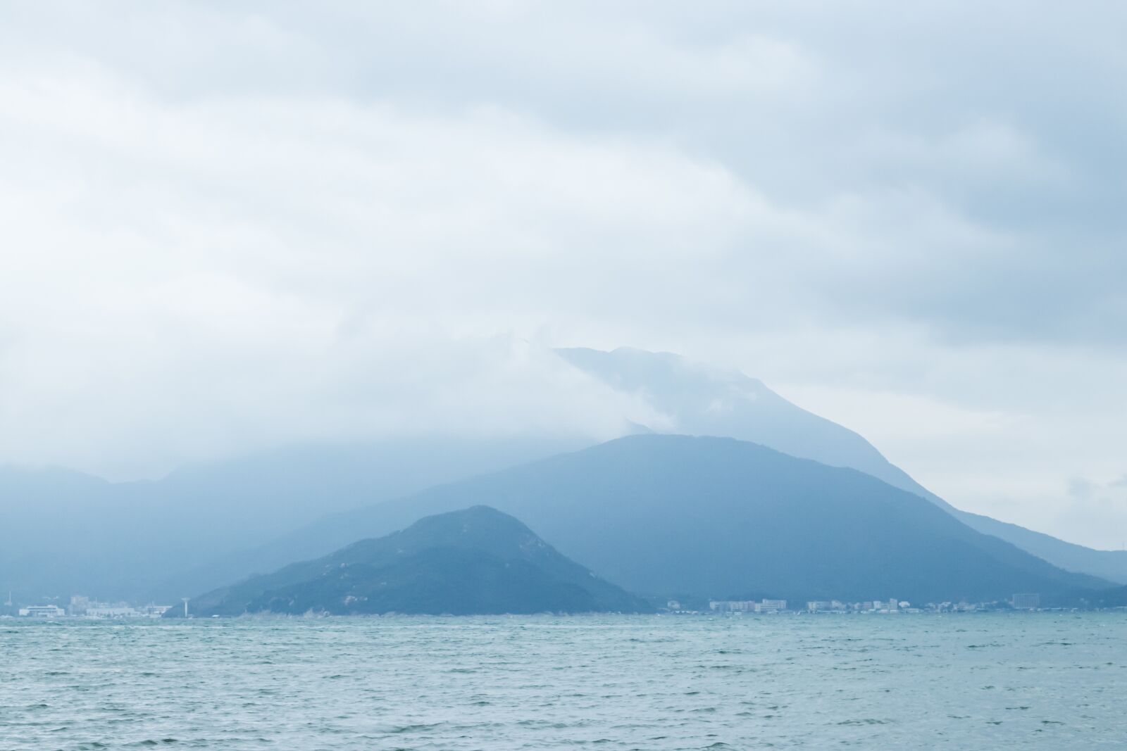Canon EOS 80D + Canon EF 50mm F1.8 STM sample photo. Sea, beach, mountain mist-shrouded photography