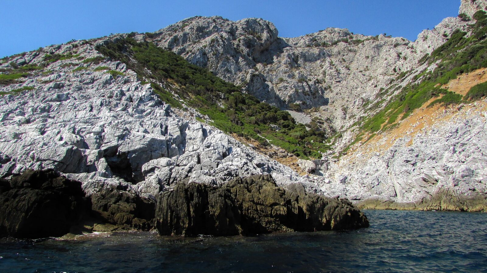 Canon PowerShot SX400 IS sample photo. Rocky coast, cliffs, sea photography
