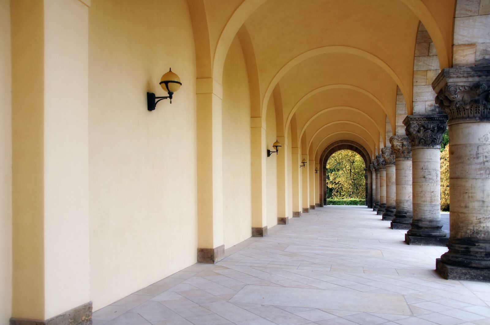 Sony Alpha DSLR-A580 sample photo. Leipzig, southern cemetery, columnar photography