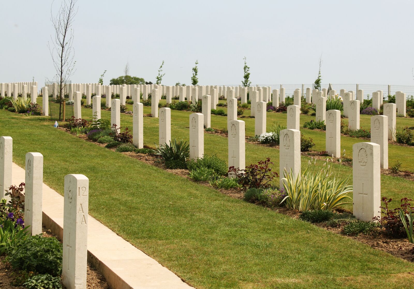 Canon EOS 550D (EOS Rebel T2i / EOS Kiss X4) sample photo. Villers-bretonneux, france, remembrance day photography