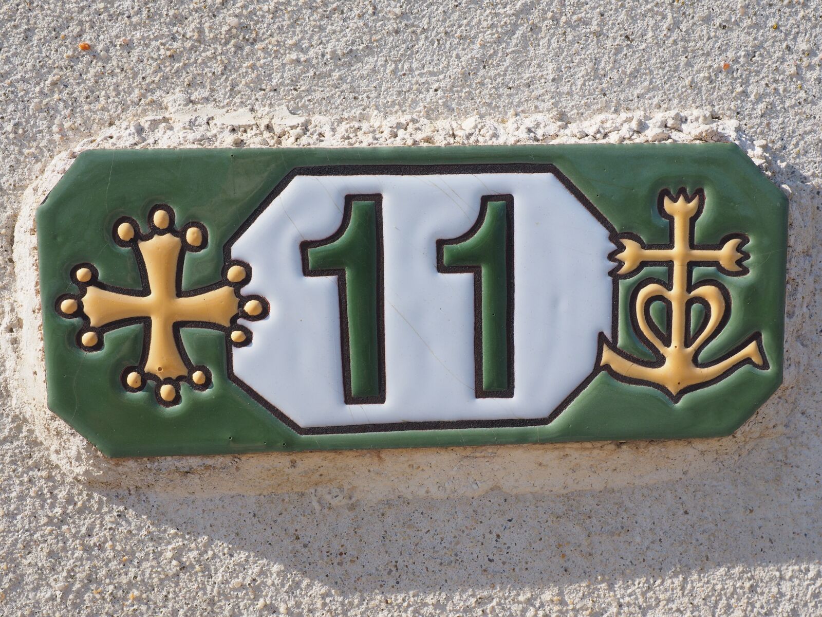Olympus OM-D E-M1 + Olympus M.Zuiko Digital ED 12-40mm F2.8 Pro sample photo. House number, board, tile photography