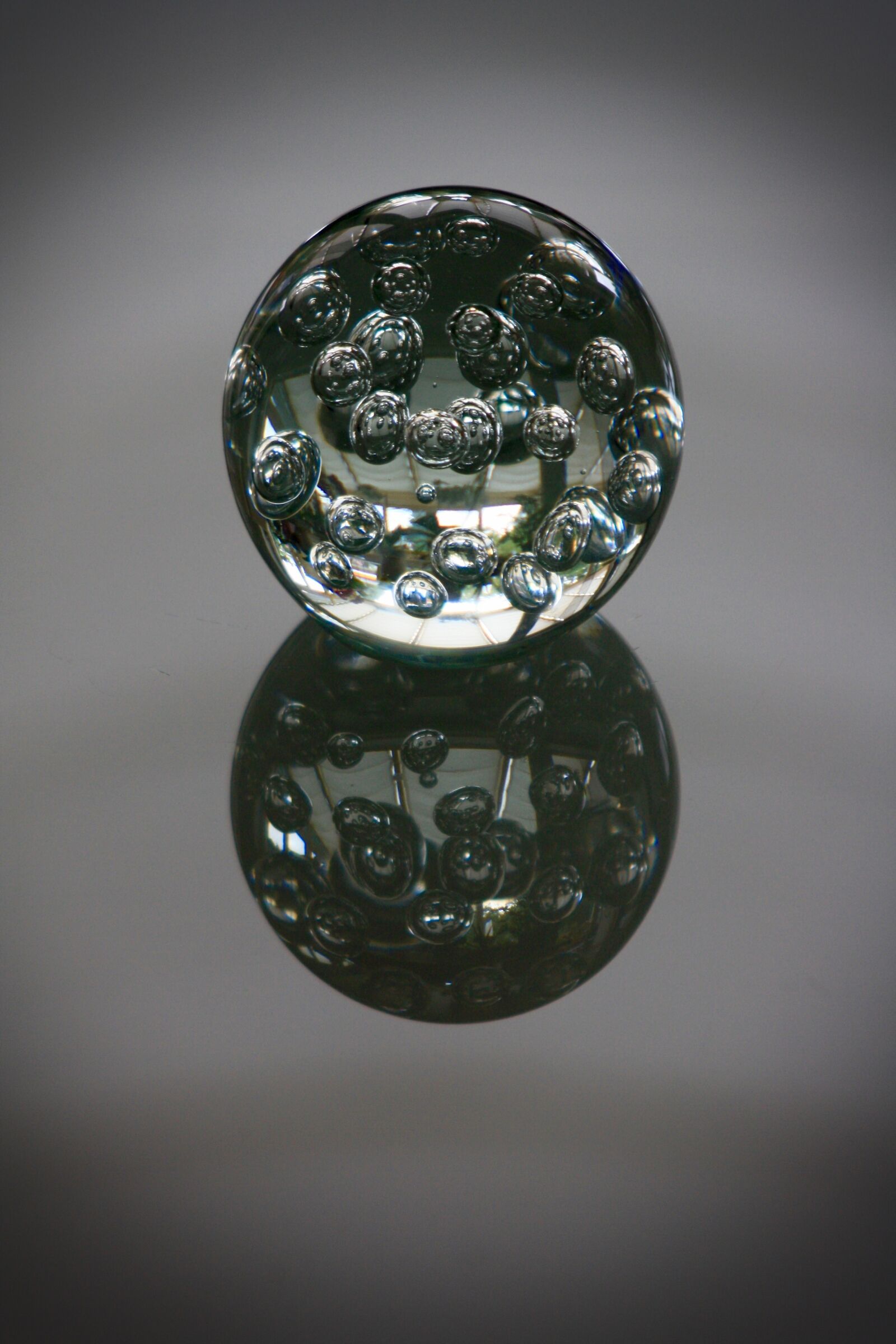 Canon EOS 1000D (EOS Digital Rebel XS / EOS Kiss F) sample photo. Paperweight, glass, ball photography