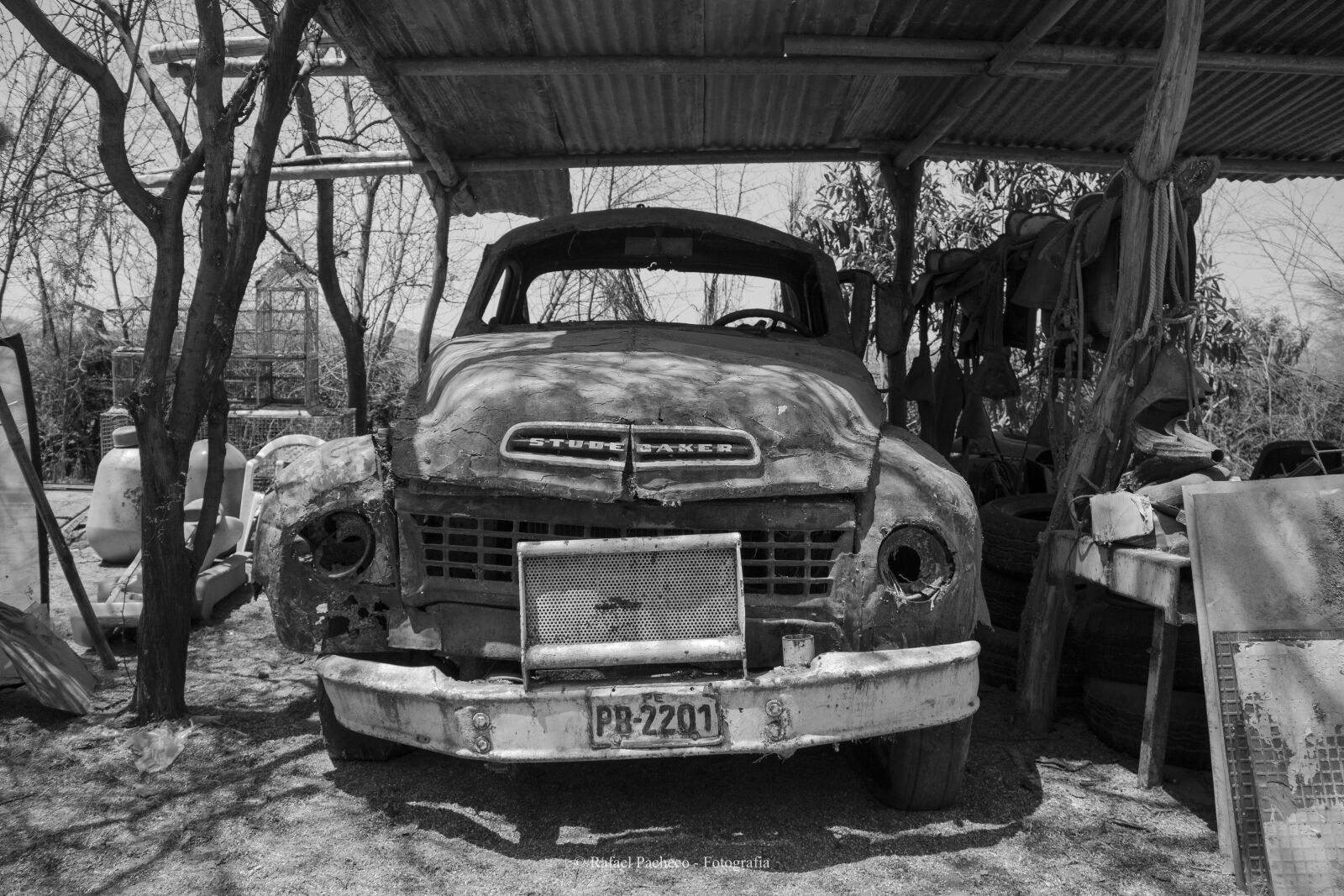 Canon EOS 700D (EOS Rebel T5i / EOS Kiss X7i) sample photo. Old cars, black and photography