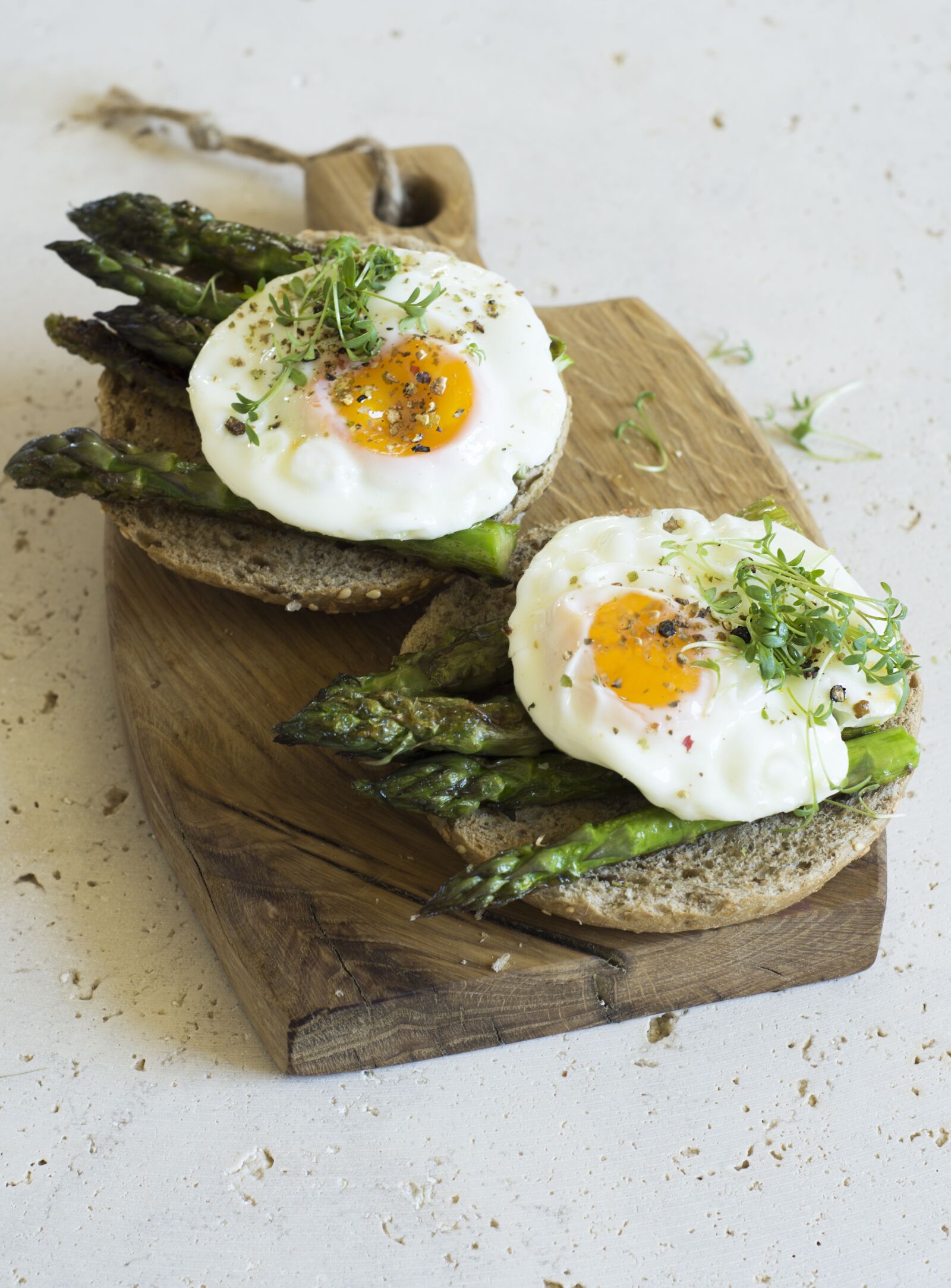 Nikon D7200 sample photo. Egg, asparagus, a sandwich photography