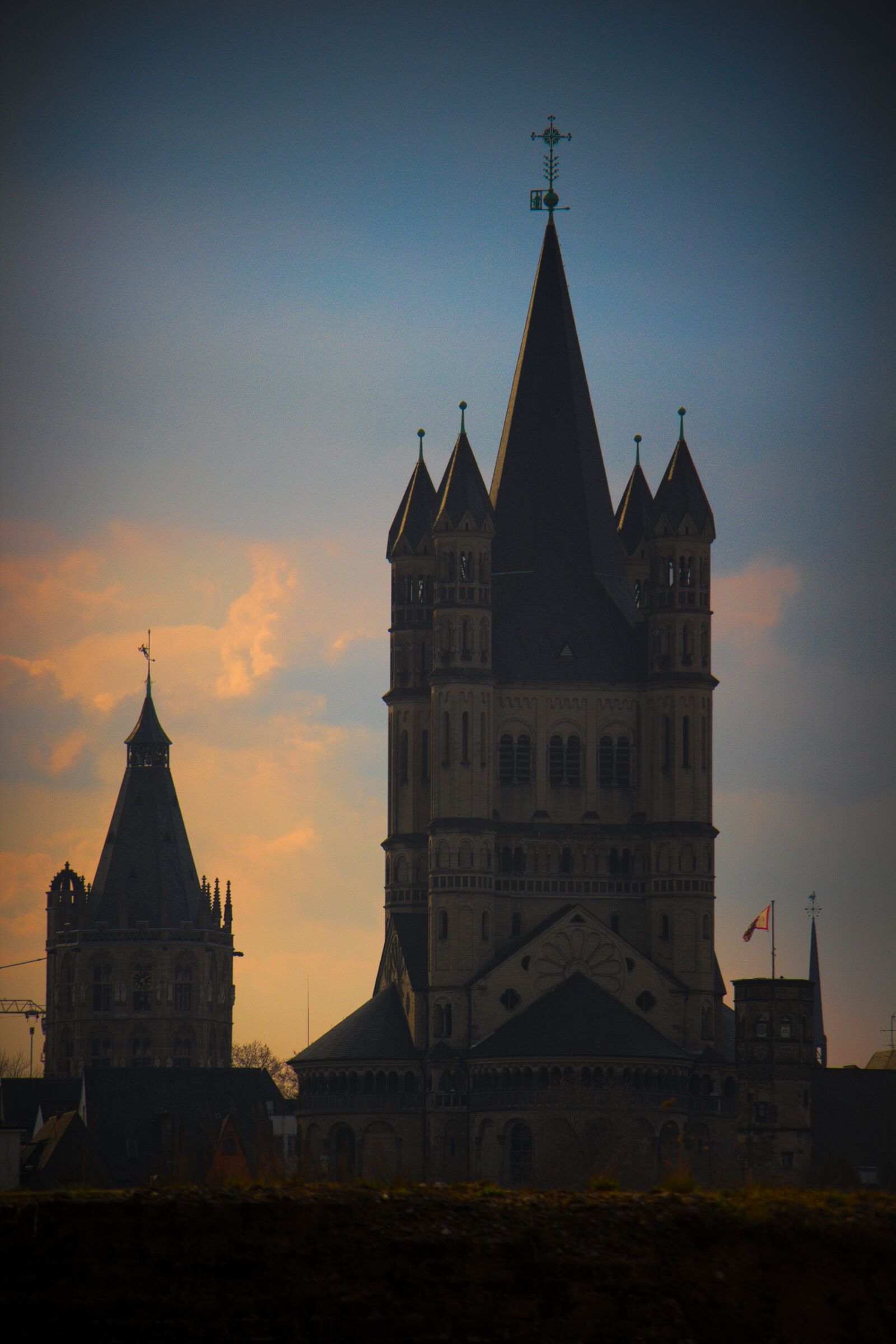 Canon EOS 700D (EOS Rebel T5i / EOS Kiss X7i) sample photo. Cologne, town hall tower photography