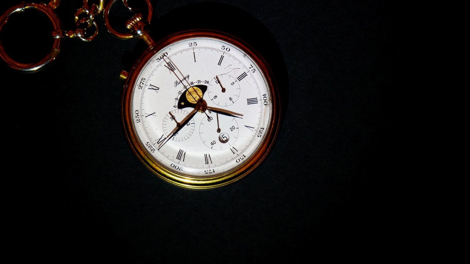 Leica V-LUX 1 sample photo. Pocket watch, clock, time photography