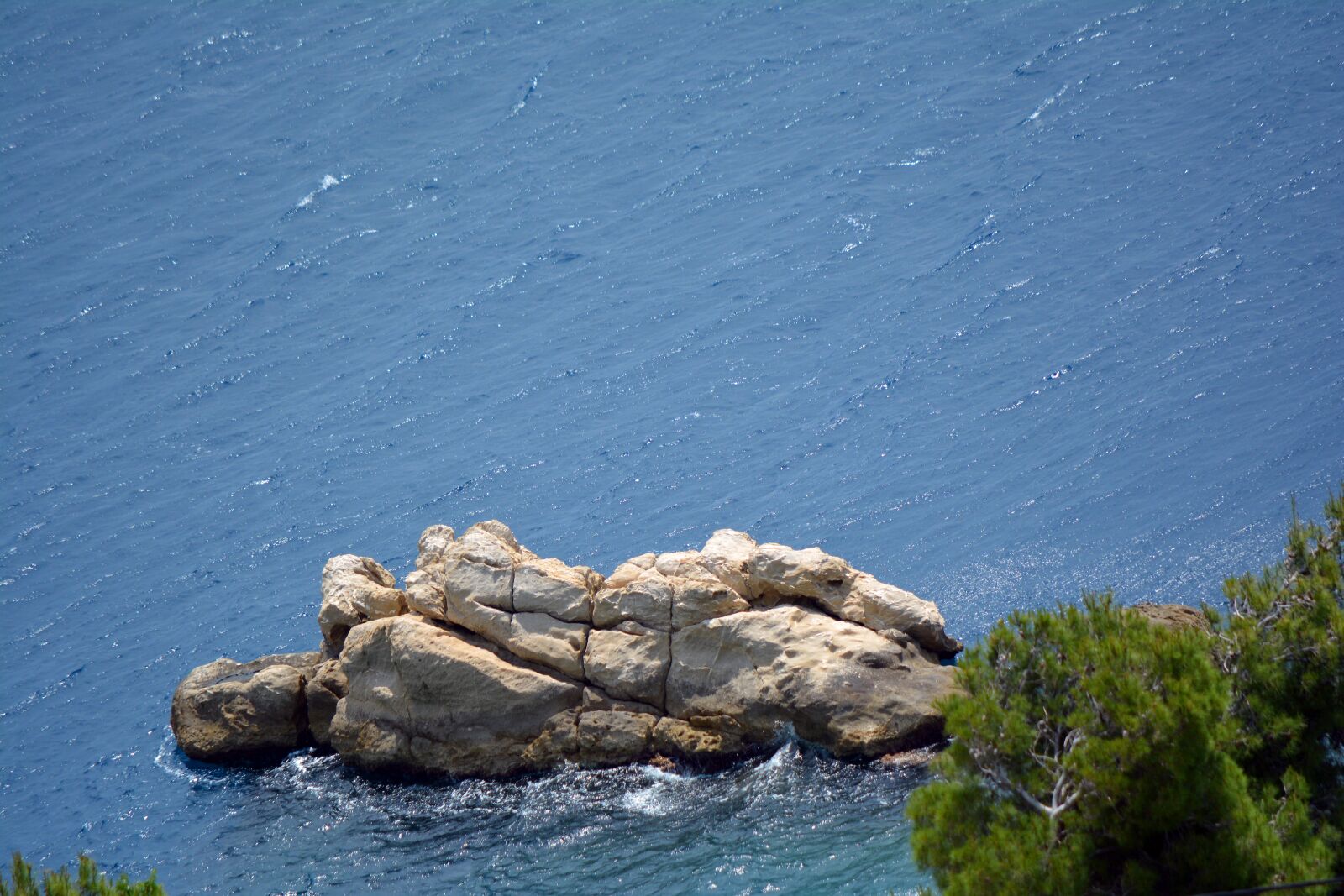 Nikon D5200 sample photo. Rock in sea, sea photography
