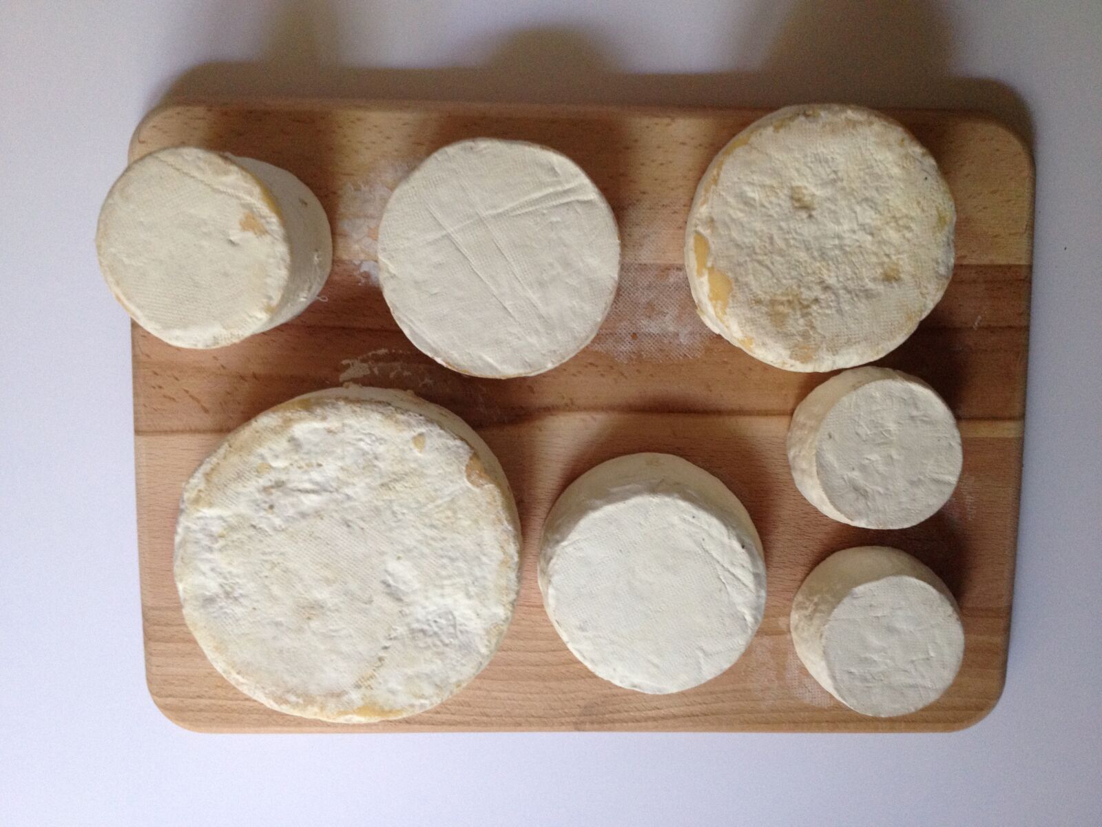 iPhone 4S back camera 4.28mm f/2.4 sample photo. Bloomy rind cheese, cheese photography