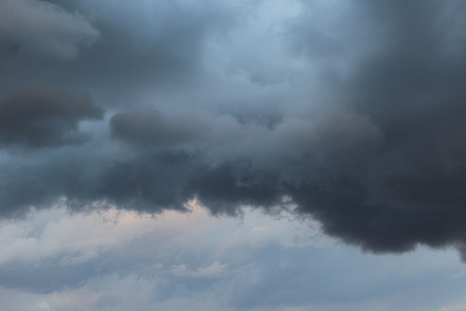 Canon EOS 1200D (EOS Rebel T5 / EOS Kiss X70 / EOS Hi) sample photo. Cloud, sky, dark photography