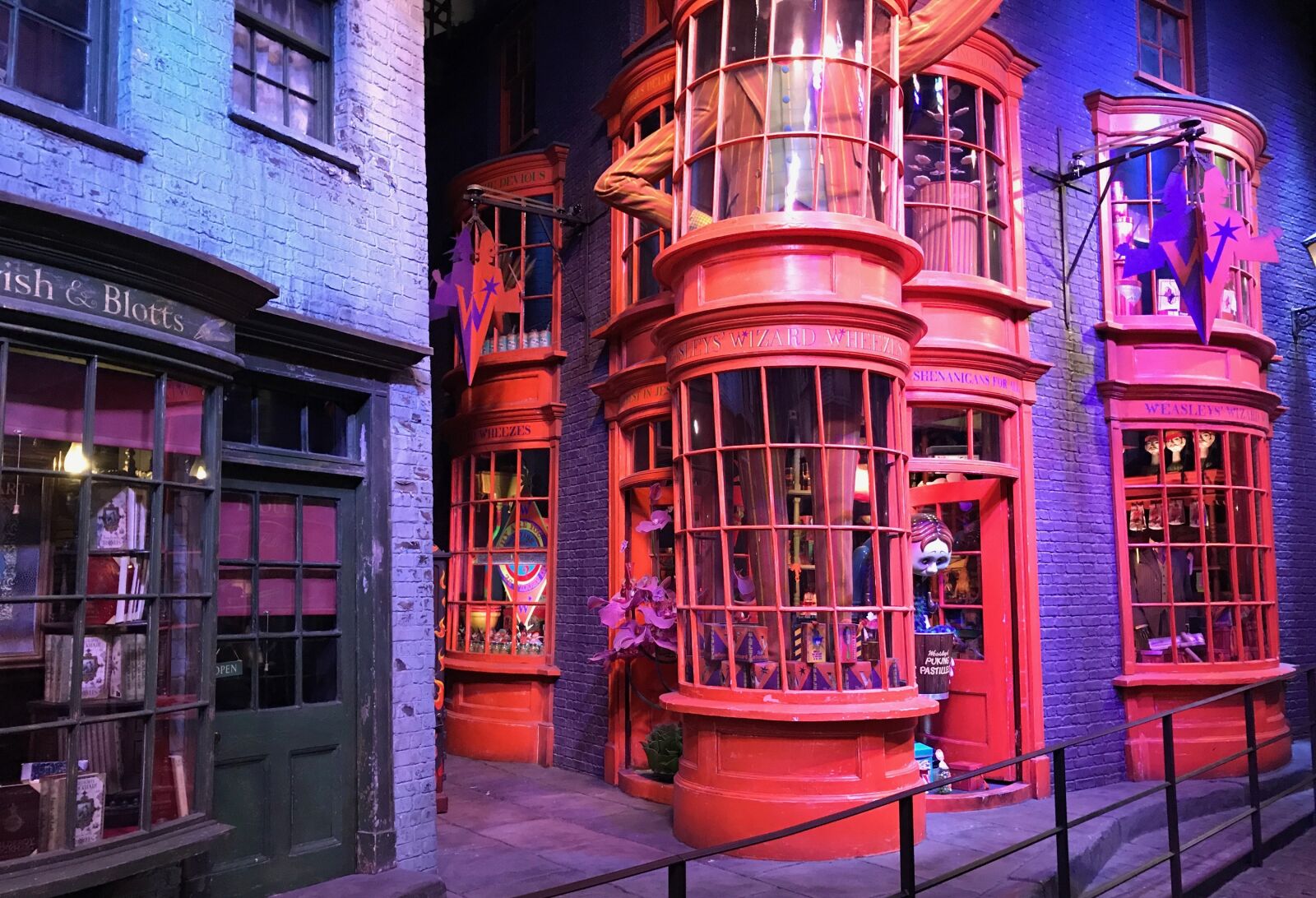 Apple iPhone 7 sample photo. Harry potter, diagon alley photography