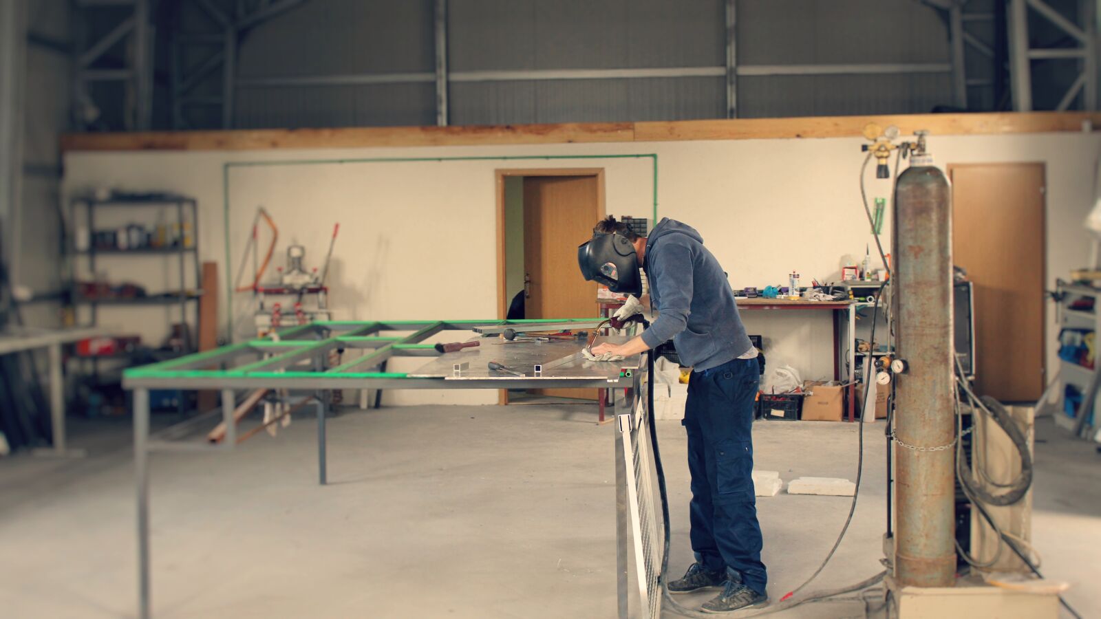 Canon EOS 1200D (EOS Rebel T5 / EOS Kiss X70 / EOS Hi) sample photo. Business, worker, welding photography