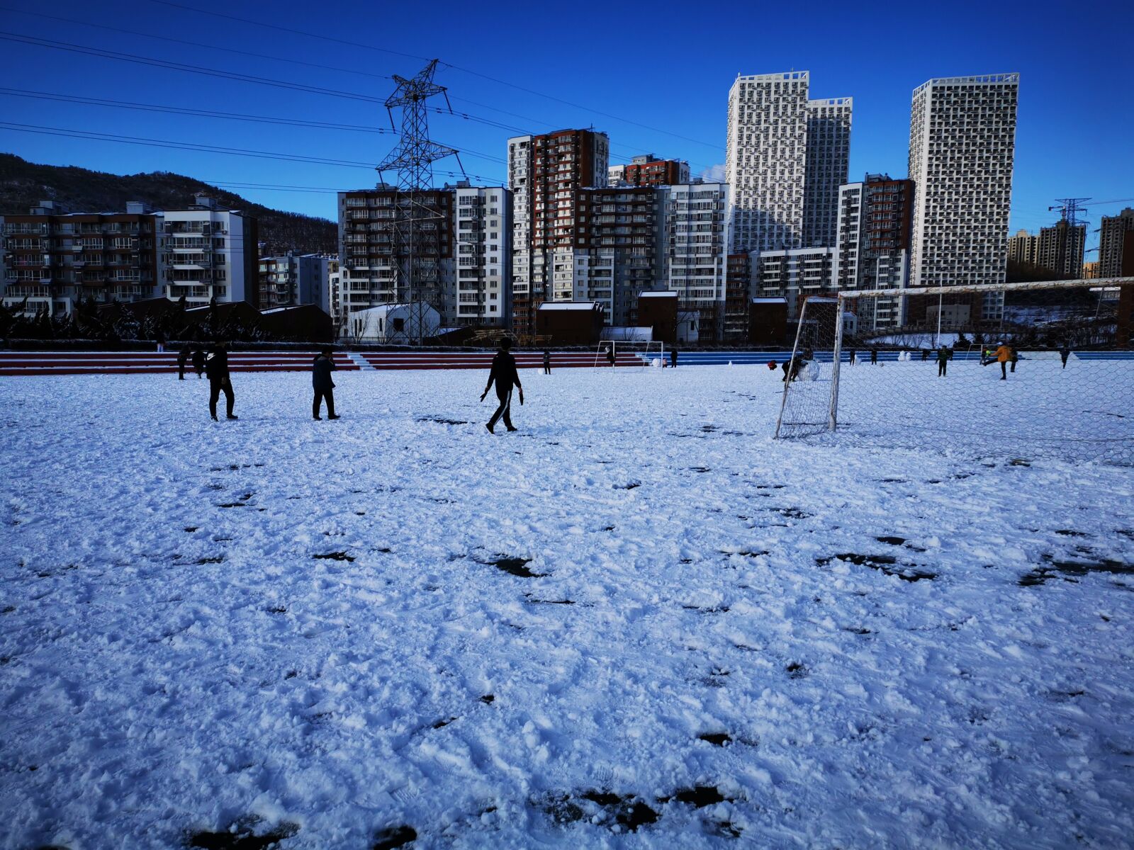 HUAWEI P30 sample photo. The first snow, campus photography