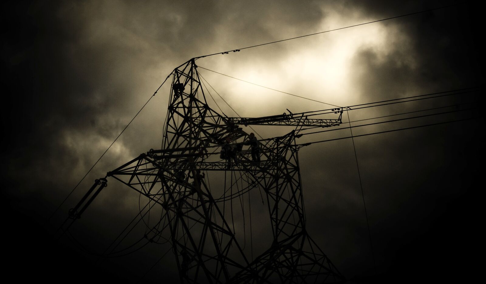 Nikon D40 sample photo. Power lines, storm, work photography