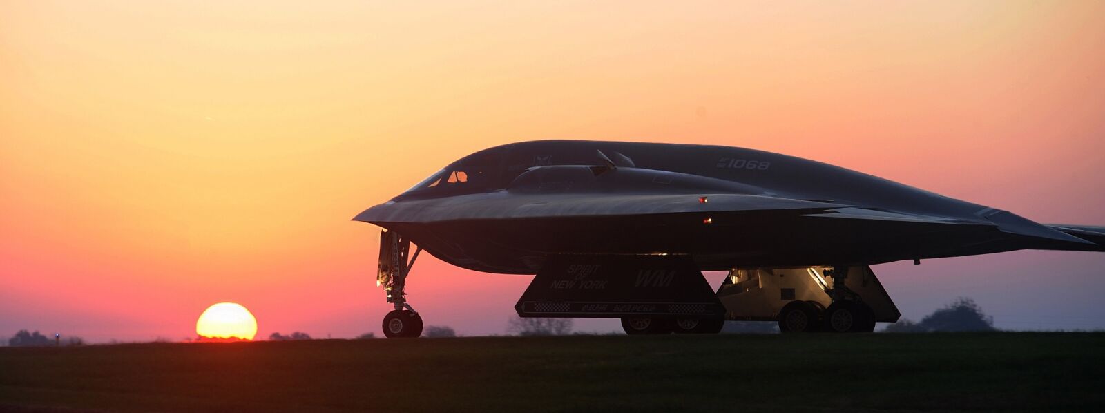 Nikon D3 sample photo. Stealth bomber, flightline, b2 photography