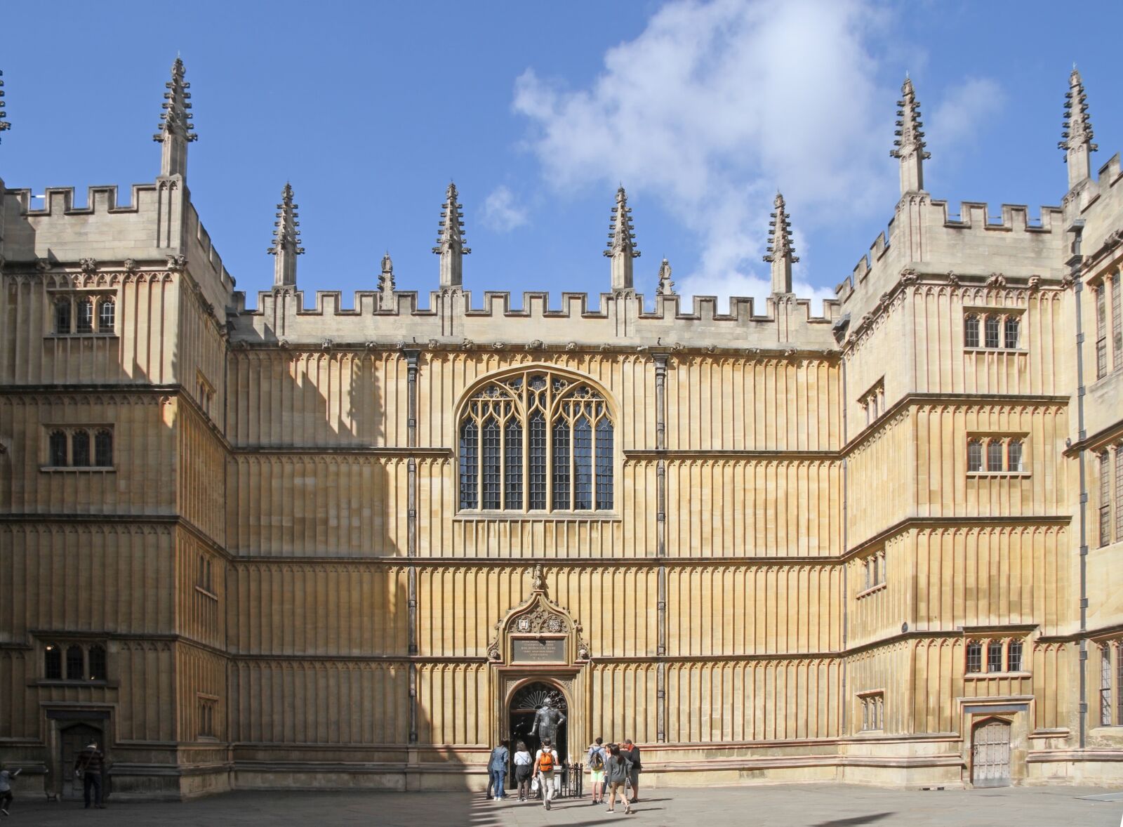 Canon EOS 7D + Canon EF-S 17-85mm F4-5.6 IS USM sample photo. Bodleian library, duty copy photography