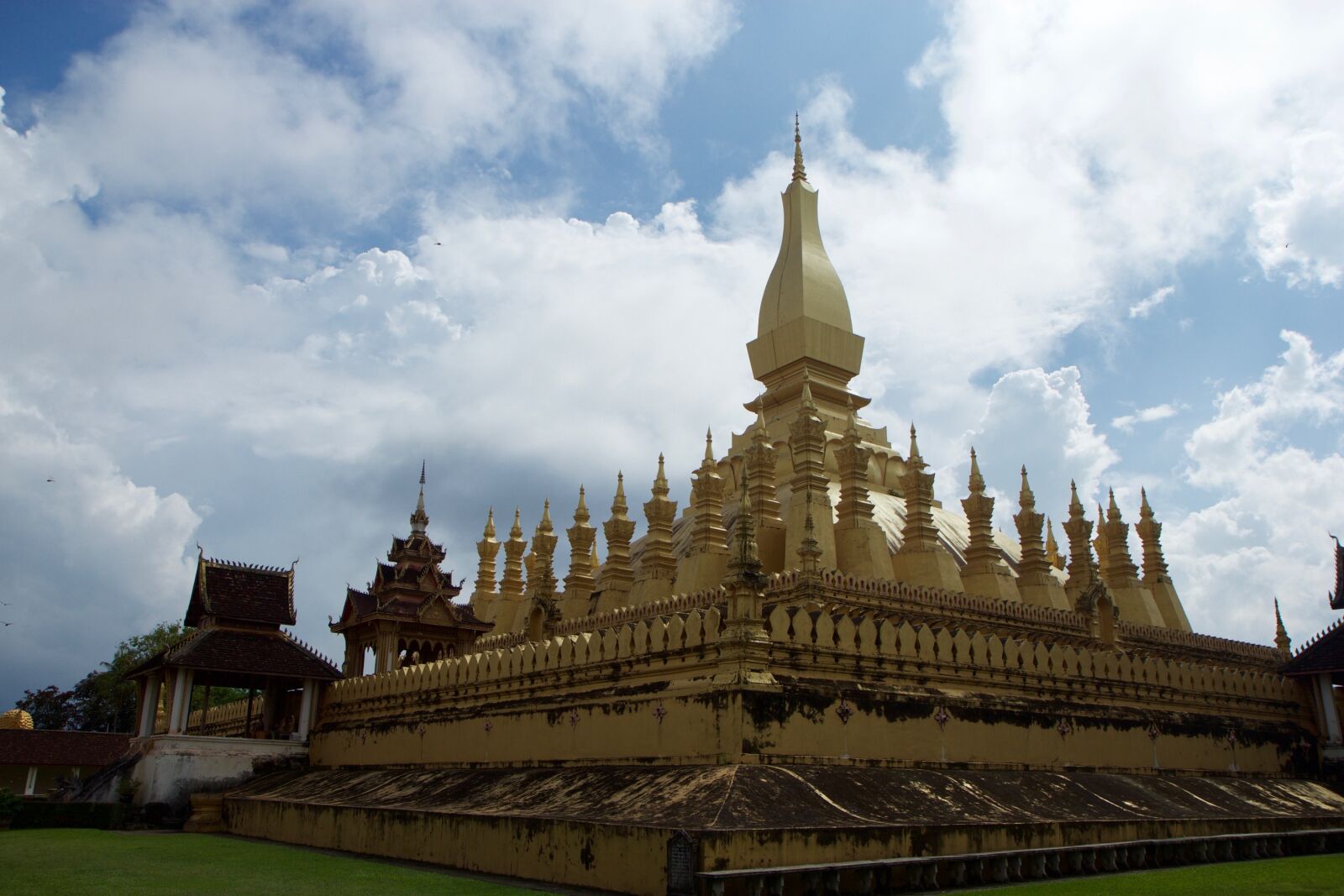 Canon EOS 60D sample photo. Laos, golden temple, temple photography