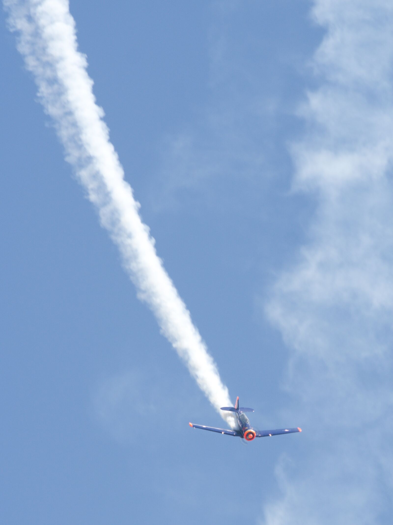 Sony ILCA-77M2 + Minolta AF 200mm F2.8 HS-APO G sample photo. Flight, aircraft, airshow photography