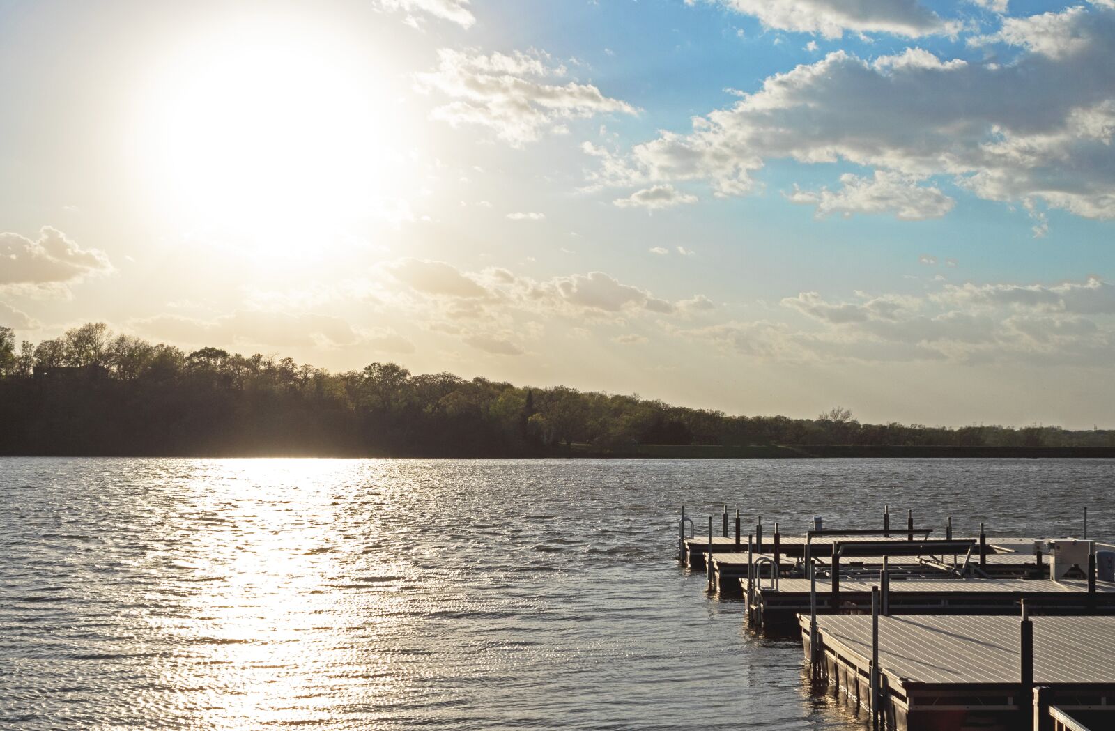 Canon EOS 1300D (EOS Rebel T6 / EOS Kiss X80) sample photo. Lake, reflection, sun photography