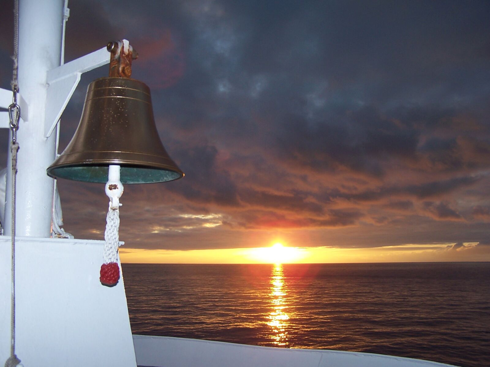 Kodak DX6490 ZOOM DIGITAL CAMERA sample photo. Bell, cruise, ship, sunset photography