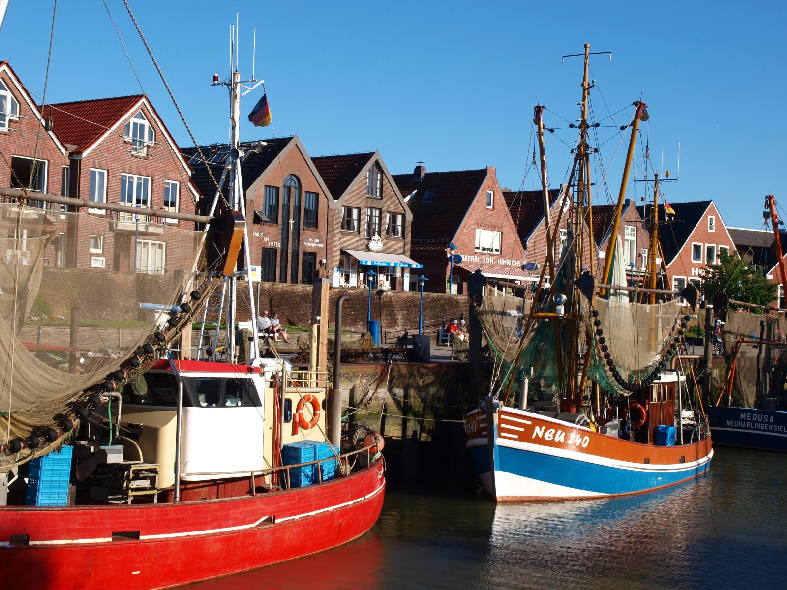 Olympus E-450 (EVOLT E-450) sample photo. North sea, houses, boats photography