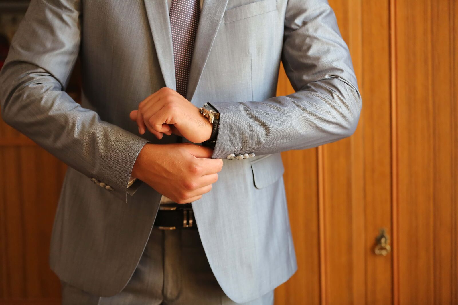 Canon EOS 5D Mark III sample photo. Suit, businessman, elegance, wristwatch photography