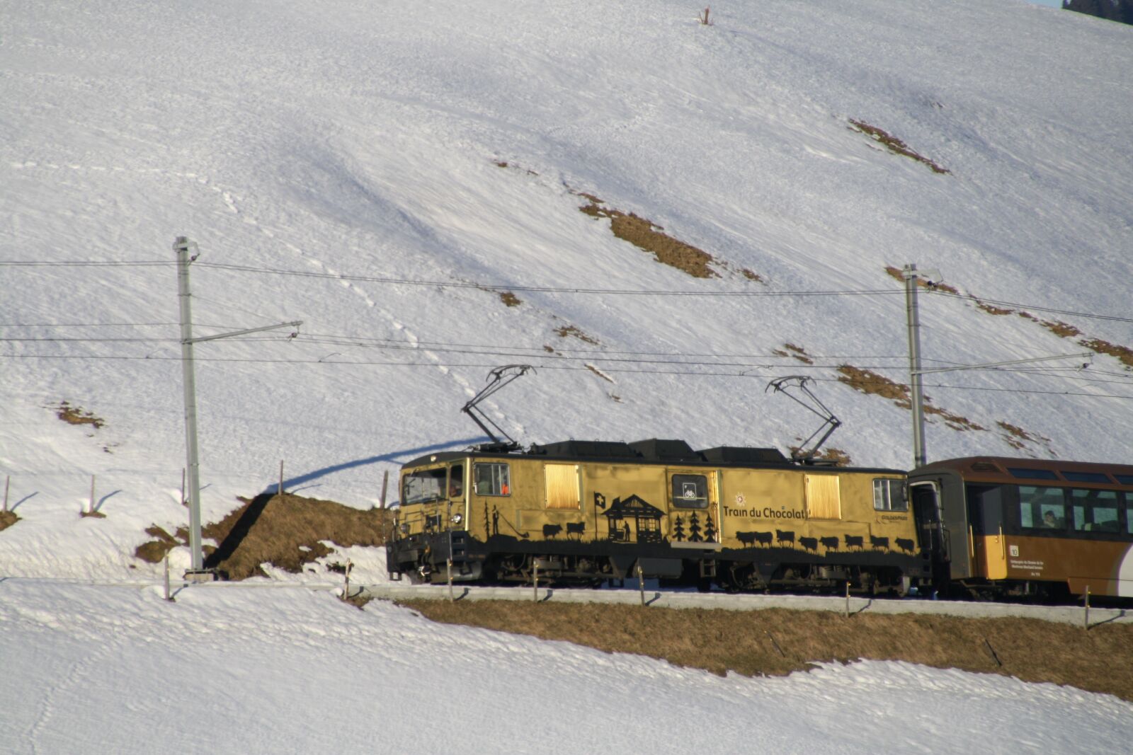 Canon EOS 1000D (EOS Digital Rebel XS / EOS Kiss F) sample photo. Train, winter, switzerland photography
