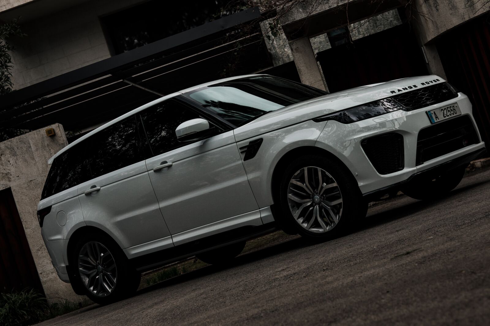 Canon EOS M50 (EOS Kiss M) sample photo. Range rover, car, sportscar photography