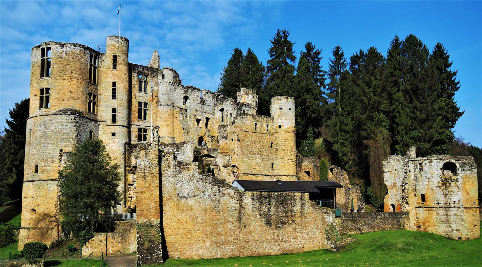 Olympus OM-D E-M10 II sample photo. Landscape, castle, architecture photography