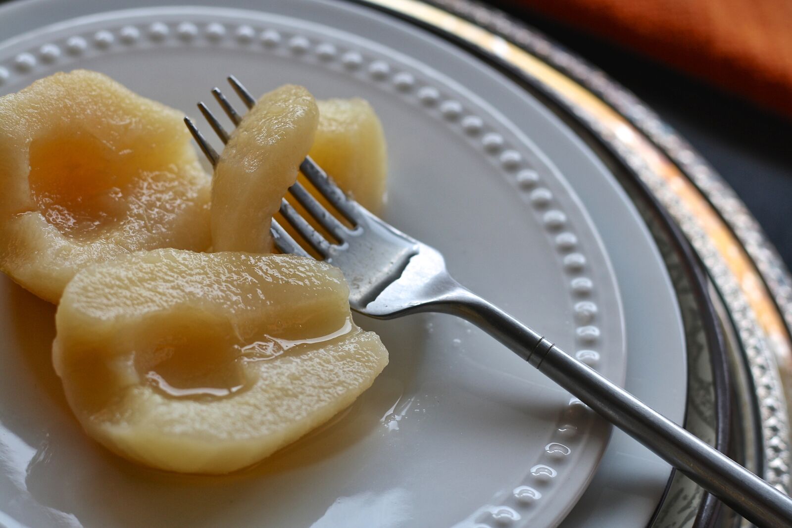 Canon EOS 1000D (EOS Digital Rebel XS / EOS Kiss F) sample photo. Pear, canned pear, organic photography