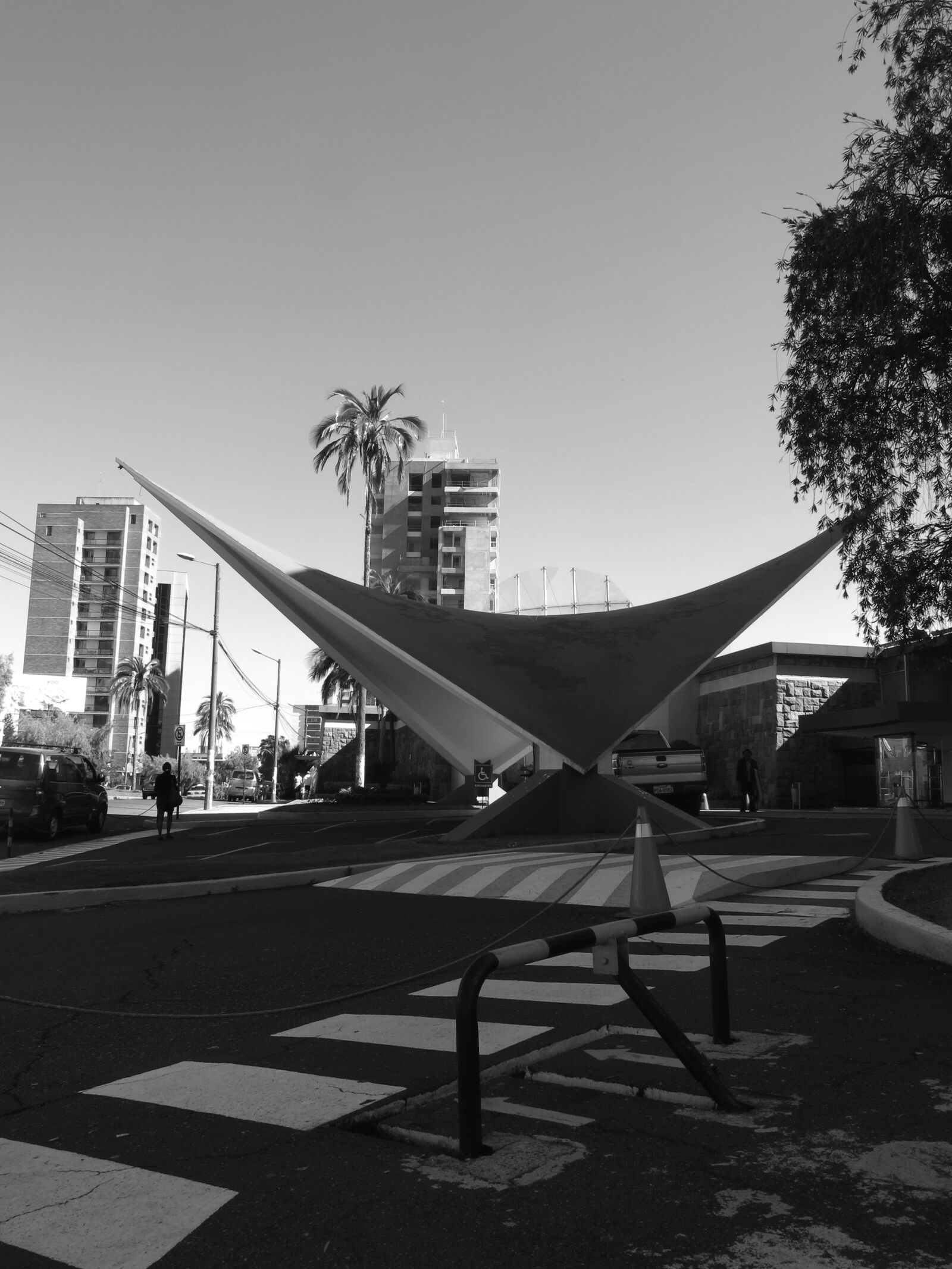 Canon PowerShot G15 sample photo. City, b w, architecture photography