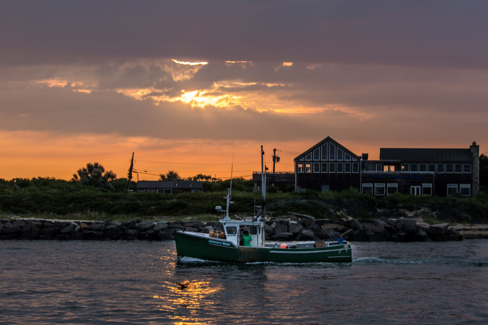 Canon EOS 600D (Rebel EOS T3i / EOS Kiss X5) sample photo. Boat, sunrise photography