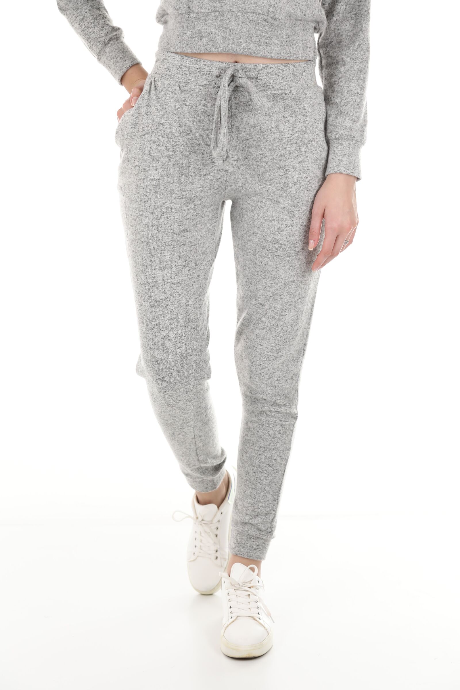 Canon EOS 5D Mark IV sample photo. Sweatpants, pants, fashion photography